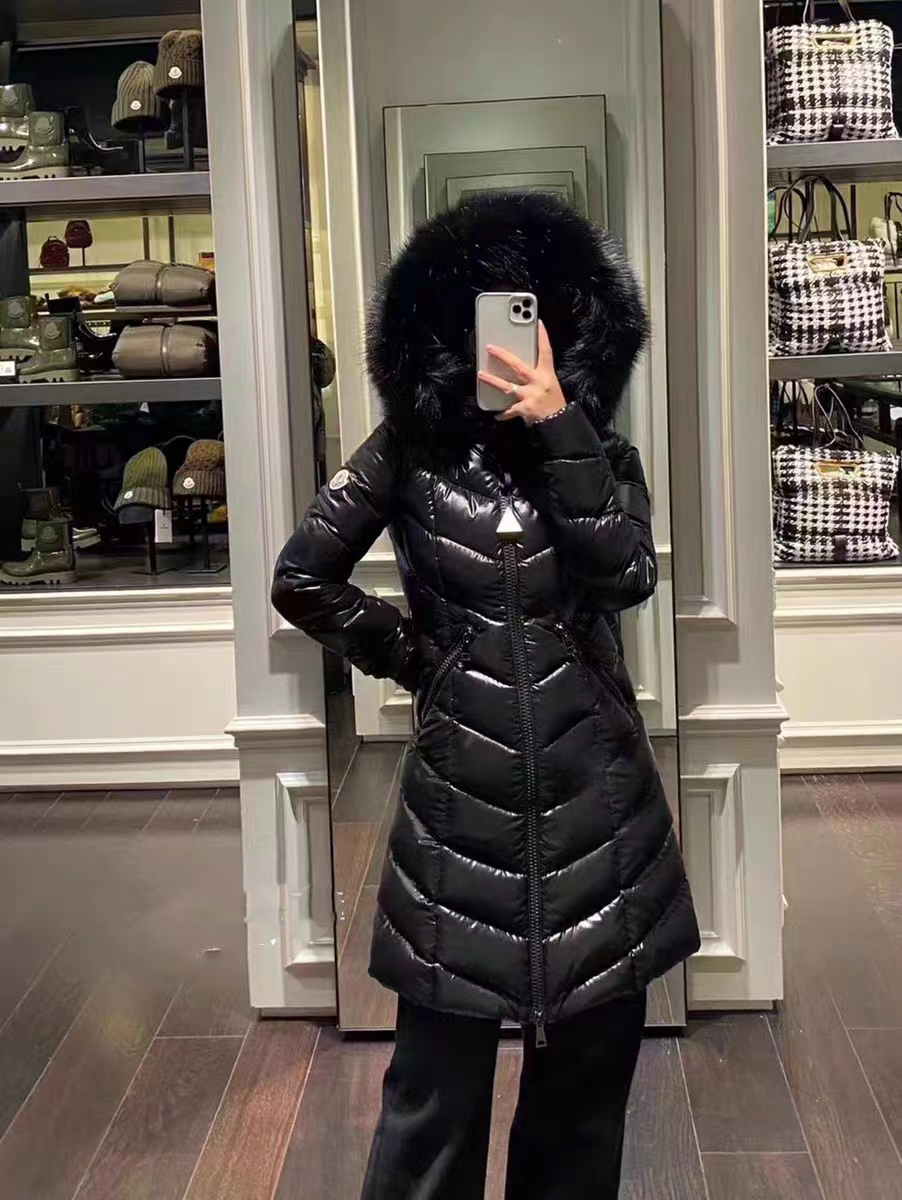 High-end Moncler Fulmarus hooded down jacket in Guangzhou. Features classic nylon, V-quilting, removable hood, white goose down, fox fur trim. Sizes: 1-4.-Big cat