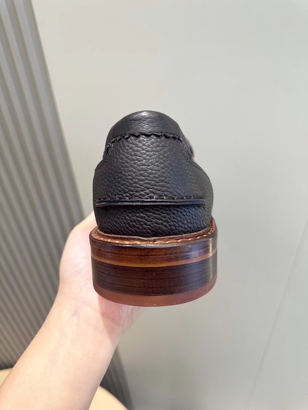 Brunello Cucineli Mocasines de ante para hombreLos materiales exquisitos se unen al grunge clásico d