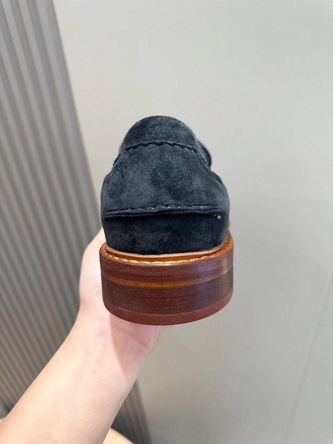 Brunello Cucineli Mocasines de ante para hombreLos materiales exquisitos se unen al grunge clásico d