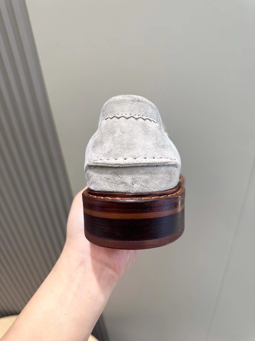 Brunello Cucineli Mocasines de ante para hombreLos materiales exquisitos se unen al grunge clásico d