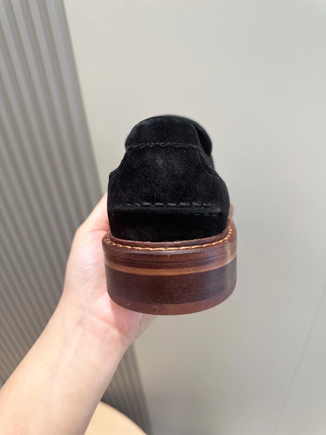 Brunello Cucineli Mocasines de ante para hombreLos materiales exquisitos se unen al grunge clásico d