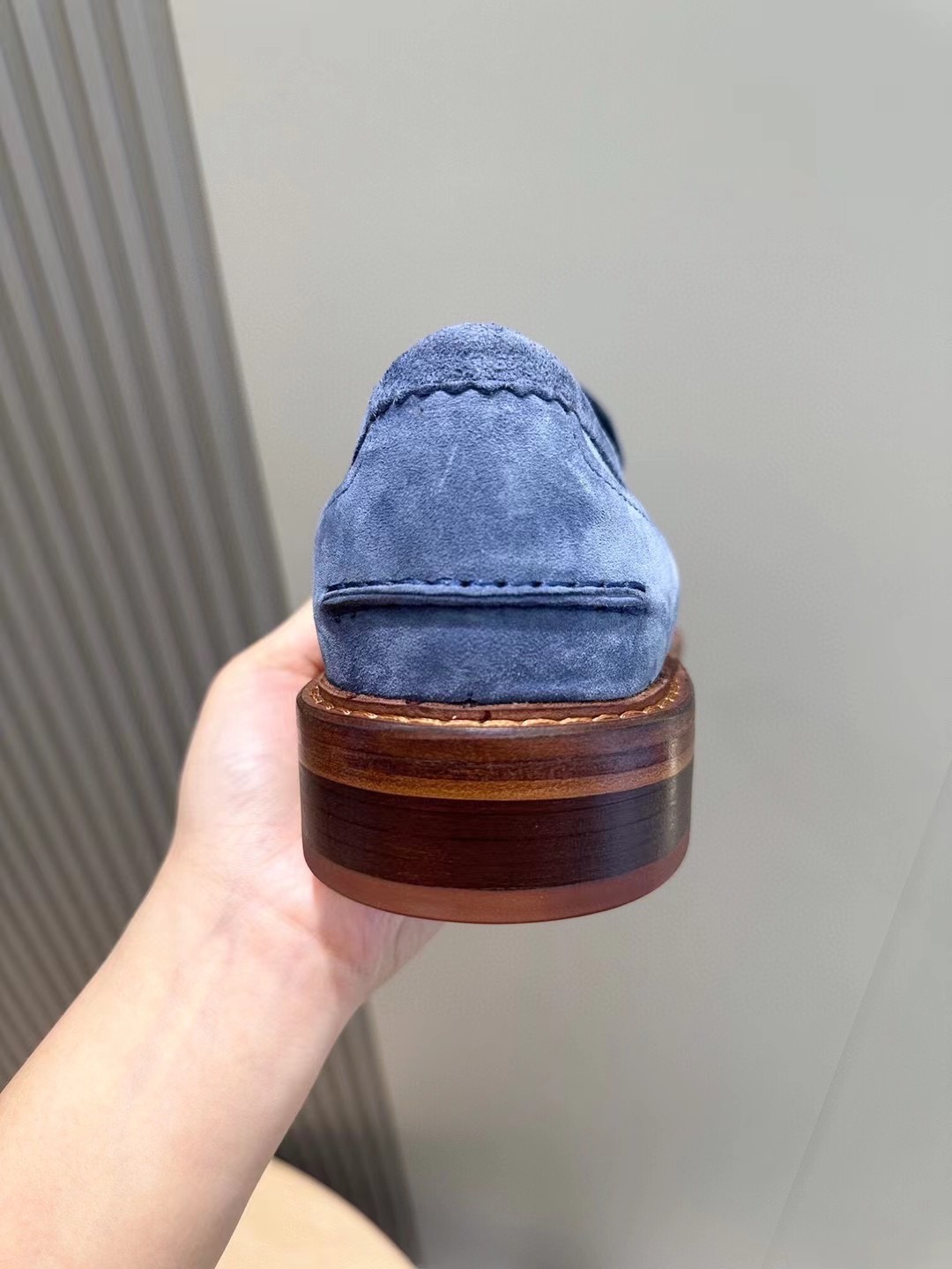 Brunello Cucineli Mocasines de ante para hombreLos materiales exquisitos se unen al grunge clásico d