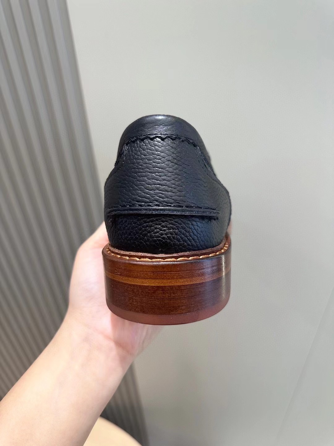 Brunello Cucineli Mocasines de ante para hombreLos materiales exquisitos se unen al grunge clásico d