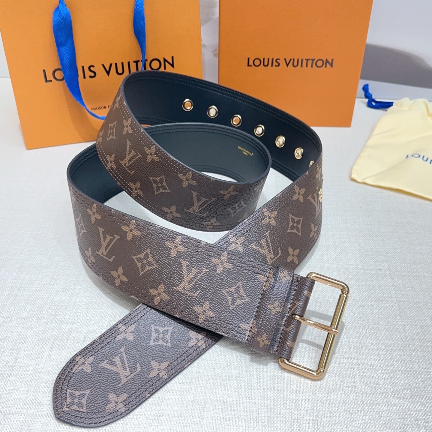 💥💥💥6.5cm LV腰带，双面头层进口牛皮，长度：75.80.85.90.95..110欧，铜五金扣原