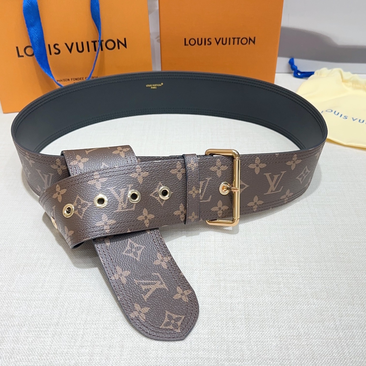 💥💥💥6.5cm LV腰带，双面头层进口牛皮，长度：75.80.85.90.95..110欧，铜五金扣原