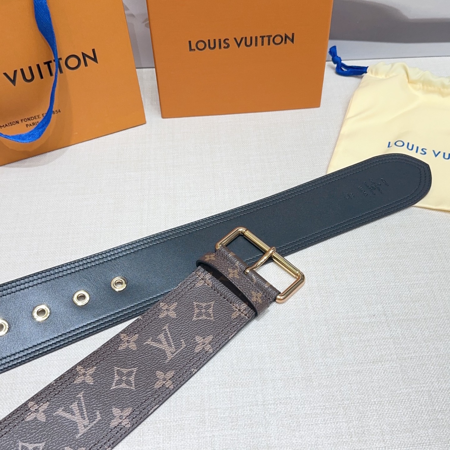 💥💥💥6.5cm LV腰带，双面头层进口牛皮，长度：75.80.85.90.95..110欧，铜五金扣原