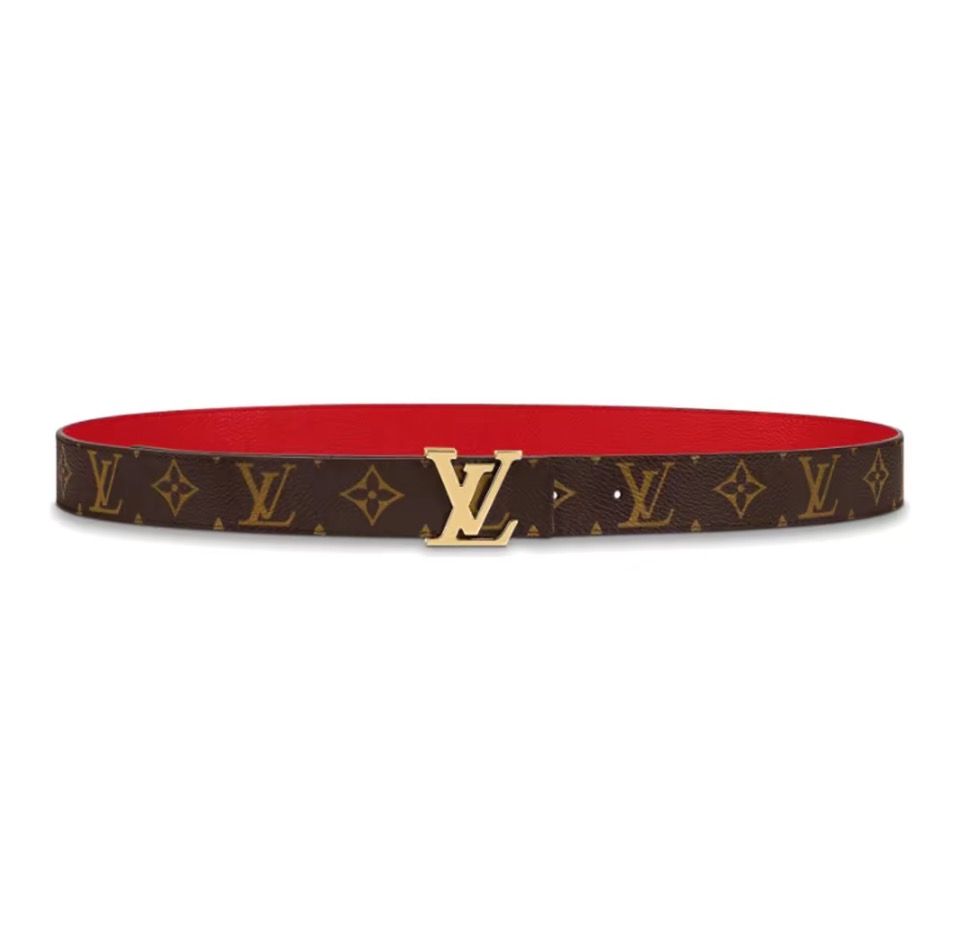 本款 3.0cm LV Initiales 双面腰带以经典之姿成就两式风尚：Monogram 帆布传递闲