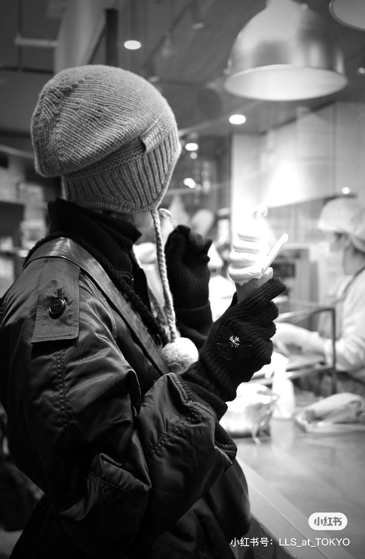 NO:544625,Miu's new product must-have ball caps for winter are here! All three colors are available. The warmth is particularly winter atmosphere and thickness, and it is very warm! The brain will not get cold when blowing in winter! Cashmere fabric is soft and elastic and comfortable, and it is not easy to fall off and not slimming when worn. A matching artifact that fashionable people cannot miss, which is both warm and warm! Wool Ni fabric is huge and versatile, classic colors, and perfect for matching clothes. It is elastic and comfortable, and it is not easy to fall off and not slimming when worn.,,miumiu,hats,alexander wang19860909Miu新品入冬必备的球球帽来了!3个色系都有出 暖呼呼的格外有冬日氛围有厚度,很暖! 冬天脑瓜不会吹风受凉啦! 羊绒面料手感柔软,弹力舒适,戴起来不易掉也不勒头 时髦精们不能错过的搭配神器,凹造型保暖兼备!羊毛尼面料 巨巨巨百搭,经典色系,搭配衣服绝了 弹力舒适,戴起来不易掉也不勒头.,,miumiu,hats,alexander wang,Women's clothing