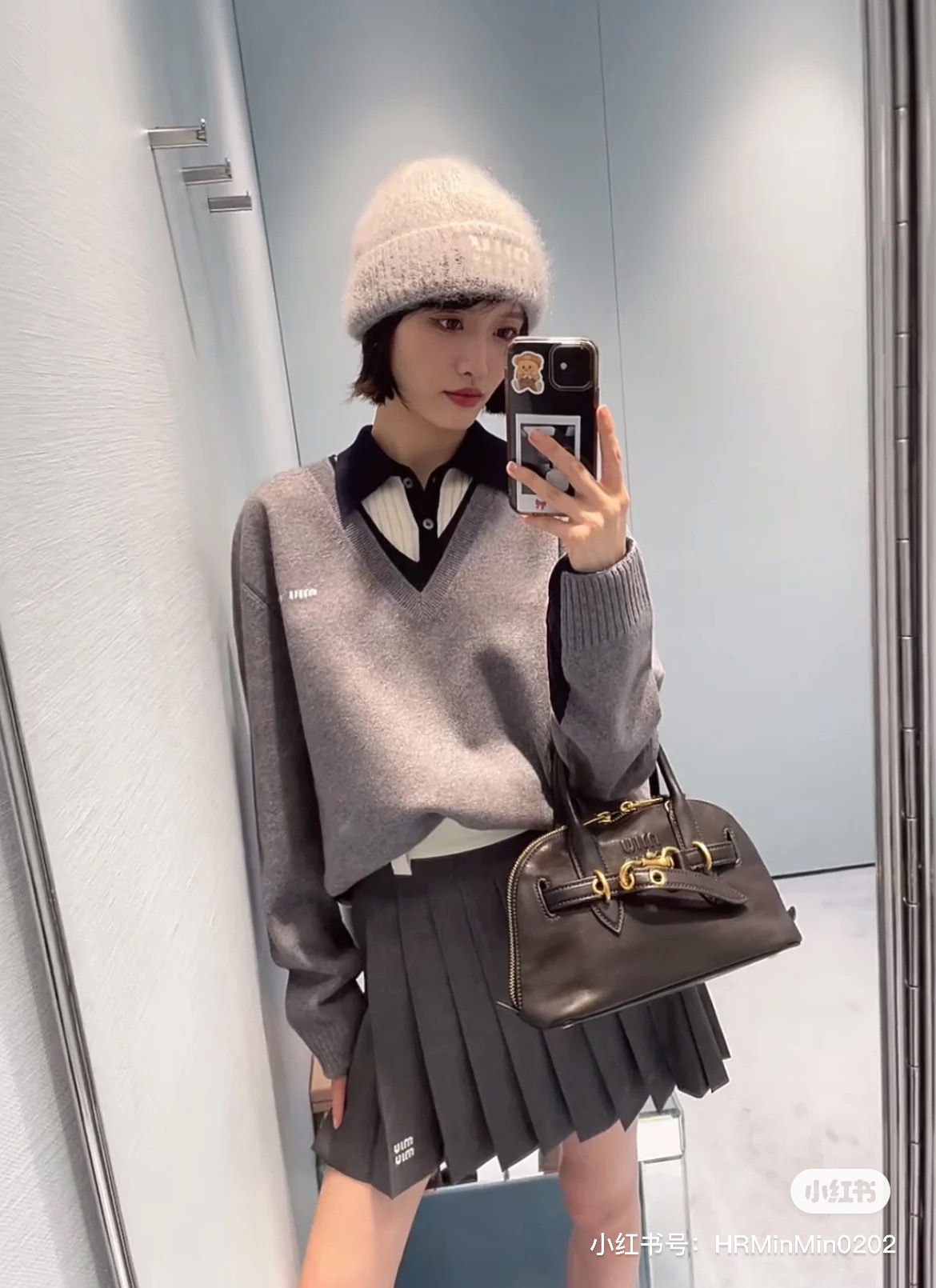 NO:314315,The new Miu24 product must-have hat for winter is here! It is warm and has a winter atmosphere and thickness, and it is very warm! Your brain won’t get cold when you blow in the winter! The cashmere fabric is soft and elastic and comfortable, and it is not easy to fall off and not slim when worn. A matching artifact that fashionable people cannot miss, which is both warm and warm! Wool Ni fabric is huge and versatile, classic colors, and it is amazing to match clothes. It is elastic and comfortable, and it is not easy to fall off and not slim when worn.,,miumiu,hats,alexander wang19860909Miu24新品入冬必备的帽来了! 暖呼呼的格外有冬日氛围有厚度,很暖! 冬天脑瓜不会吹风受凉啦! 羊绒面料手感柔软,弹力舒适,戴起来不易掉也不勒头 时髦精们不能错过的搭配神器,凹造型保暖兼备!羊毛尼面料 巨巨巨百搭,经典色系,搭配衣服绝了 弹力舒适,戴起来不易掉也不勒头.,,miumiu,hats,alexander wang,Women's clothing