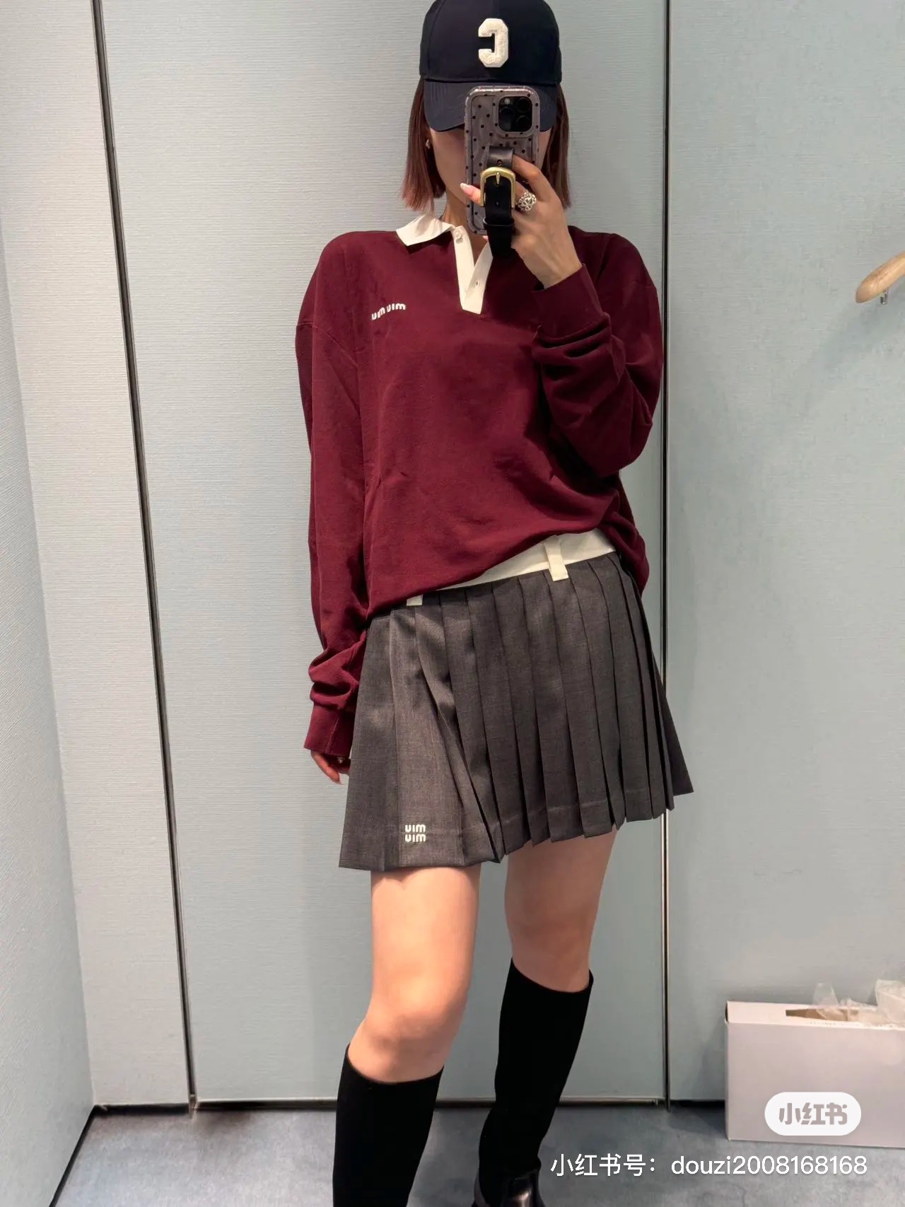 NO:309345,Batch tops) Miu24 early spring new show logo logo polo collar long-sleeved T-shirt. A polo shirt with a lazy and casual feel and vitality. The collar is integrated with a slit and slim craftsmanship. Comfortable silhouette and strong inclusiveness. The upper body is easy to control. The fabric is soft and comfortable and texture can be super casual and elegant. There will be no mistakes when matching. A large number of supplies are available in stock. SML,,miumiu,tees, t-shirt,alexander wang19860909批上衣） Miu24早春新款秀场同款logo徽标polo领长袖T恤 秒出街自带慵懒随性和活力感的一款polo衫 领子一体缝盘工艺 舒适廓形包容性强 上身轻松驾驭 面料柔软舒适质感超可休闲可优雅,随意搭配都不会出错 大量现货供应 SML,,miumiu,tees，t-shirt,alexander wang,Women's clothing