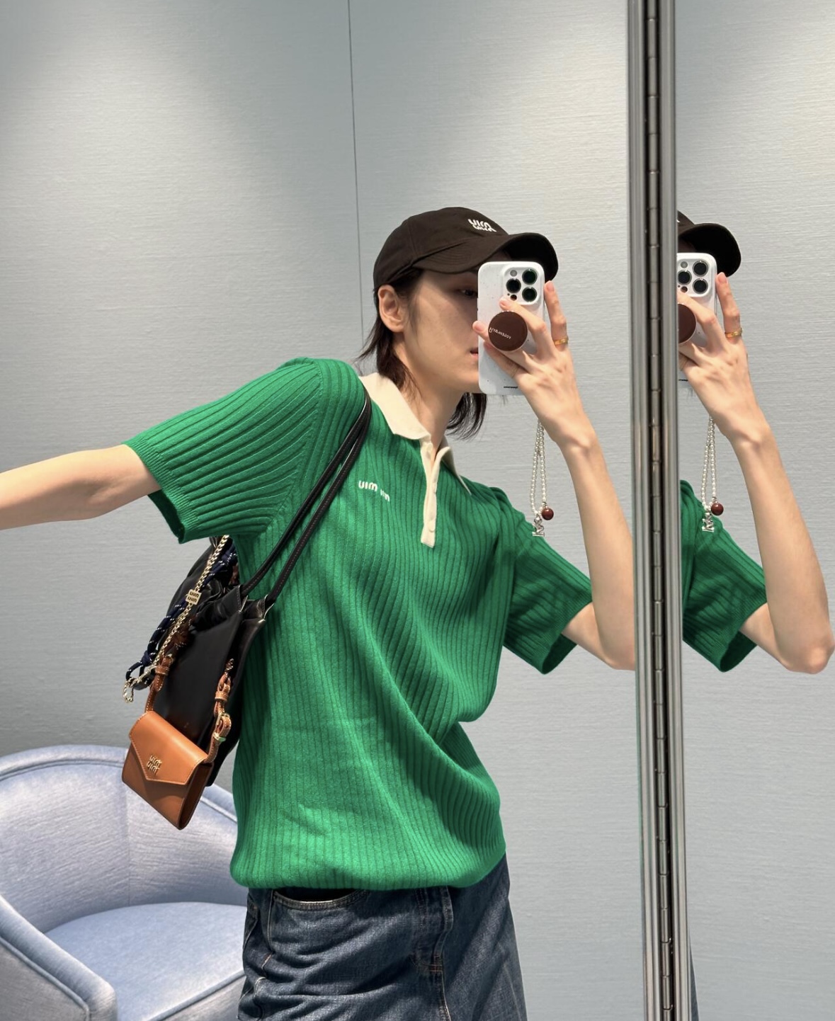 NO:314941,Miumi* 24FW autumn and winter new style contrast color pierced cashmere sweater丨Original development!  High-end production!  Both appearance and comfort!  A truly versatile item, impeccable fabric and excellent styling design are perfect, the upper body is slim and graceful, and it is fashionable. A must-have wardrobe!  Little fairies!  Take action quickly!  Spot SML, miumiu,alexander wang19860909批Miumi* 24FW秋冬新款 撞色领坑条羊绒衫丨原版开发！高版出品！颜值与舒适度兼具！真正的百搭单品,无可挑剔的面料搭配优秀的版型设计简直完美版型上身修身优美、又不失时髦感 衣橱必备款！小仙女们！赶快行动起来吧！现货 SML,,miumiu,alexander wang,Women's clothing