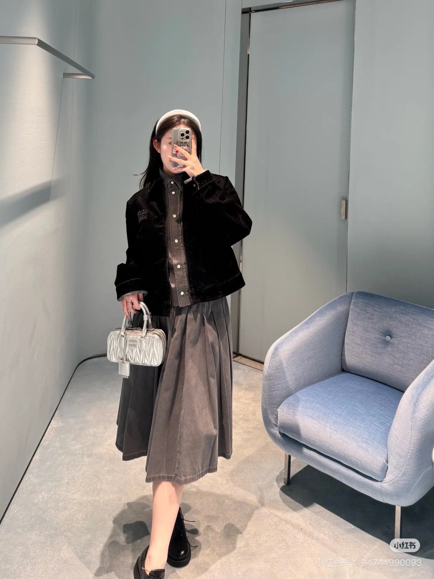 NO:313504,(Shirt) (Skirt) Miumi*25Ss early spring new retro smoke grey denim shirt   bouquet waist pleated long skirt |. Original development! High-version production! Pocket patch vintage washing craftsmanship! Embroidered letter logo is low-key and luxurious, retro washing craftsmanship! Back waist embroidered letter logo is low-key and luxurious, custom imported wash veil soft and delicate texture is excellent. The classic style is huge and slim! It can be sweet and salty and has a temperament to reduce age. Girl style is versatile and not picky! Workmanship quality depends on details. Spot SML,,miumiu, skirts,shirts,alexander wang19860909（衬衫）（半身裙） Miumi*25Ss早春新款复古烟灰色牛仔衬衫 花束腰压褶长半裙|.原版开发!高版出品!口袋贴布复古洗水工艺绝绝子!刺绣字母logo低调奢华,复古洗水工艺绝绝子!后口腰刺绣字母logo低调奢华,定制进口洗水牛仔柔软细腻质感超赞.经典版型上身巨显瘦!可甜可盐气质减龄少女风百搭不挑人!做工品质看细节.现货 SML,,miumiu,skirts,shirts,alexander wang,Women's clothing