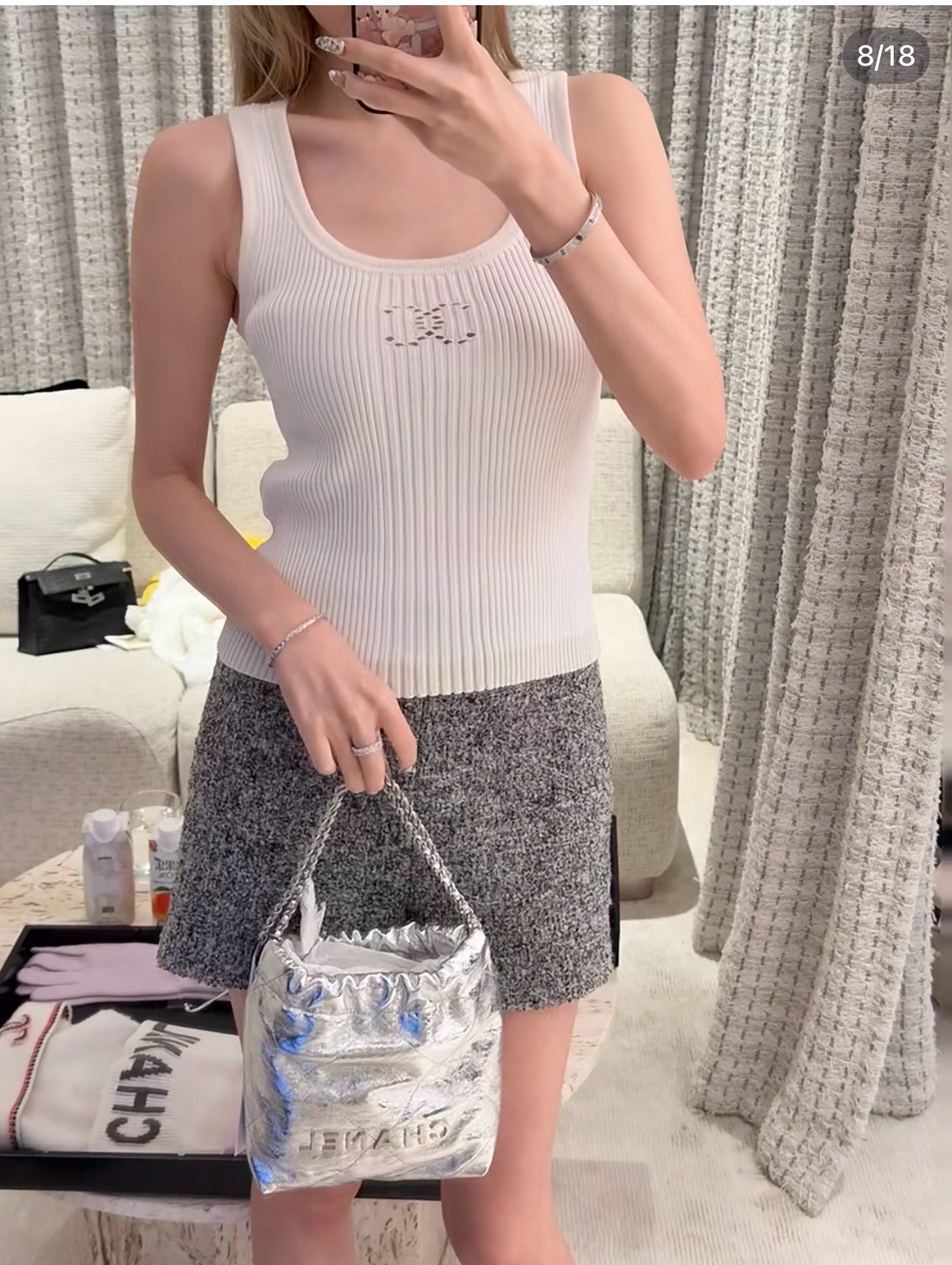 NO:308782,Batch Chane*25 Spring and Summer New Style Logo Embroidered Logo Knitted Sweater丨Original Development!  High-end production!  High-end fashionable basic items that simplify the complexity. The whole picture is decorated with letters and logo embroidered on the chest with a letter and logo. Slim fit, base or single wear. It uses a wool fabric with excellent feel, soft and texture, and is comfortable for the upper body. Spot SML, chanel, sweaters, alexander wang19860909批 Chane*25春夏新款 logo刺绣徽标针织毛衣丨原版开发！高版出品！化繁为简的高阶时髦基础单品,在整幅净色视觉上于前幅胸口饰以字母徽标刺绣点缀.修身版型,打底或单穿都可.采用手感极佳羊毛面料,柔软有质感,上身亲肤舒适.现货 SML,,chanel,sweaters,alexander wang,Women's clothing