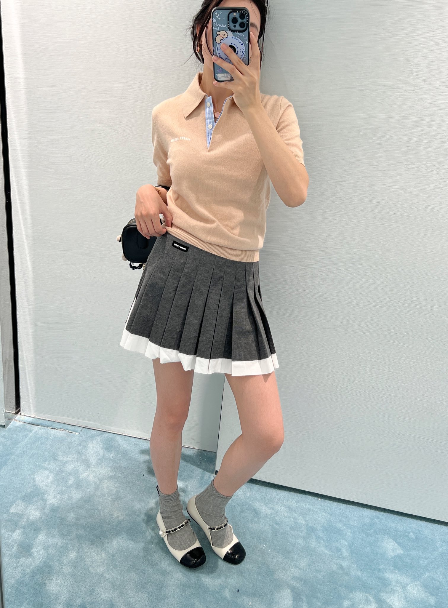 NO:310857,Miumiu*25Ss early spring new fake two-piece pleated skirt. Silk wool needle knitted composite poplin cotton skirt, special craftsmanship, glue-pressing glue after wool yarn, sticky and silly positioning and pleated, the effect is amazing, like a three-dimensional cut skirt. It has a sense of shape and airiness. The slightly expanded skirt is really very short. It is a girl's lively short skirt, invincible and versatile. SML, miumiu, skirts, real silk, alexander wang19860909批 Miumiu*25Ss早春新款假两件百褶半裙.真丝羊毛针 织复合府绸棉布半身裙,工艺特殊、毛纱织片后压胶 粘朴定位压褶,效果太绝了,像立体裁剪的裙撑.有造型空气感,微微扩开的裙摆真的好秒.是少女灵动小短裙,无敌百搭.甜酷少女风.SML,,miumiu,skirts,real silk,alexander wang,Women's clothing