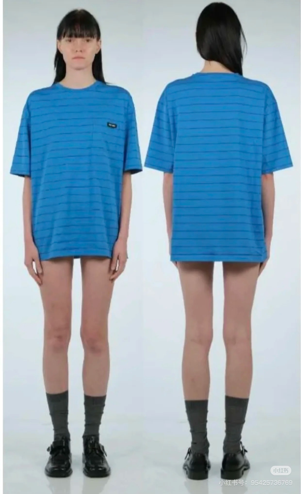 NO:325613,Batch Miumi* 25Ss Early Spring New Blue Striped Pocket Short Sleeve T-shirt, Original Development!  High-end production!  The collar is grinding process, simple and leisurely blending with a retro modern atmosphere Precision plain cotton materials Decorated with brightly colored striped patterns The iconic embroidery logo on the chest embellishes the genderless tailoring, giving multiple pieces of layering plasticity Reinterpreting traditional styles with different proportions Detailed design Representation of the traditional styles Presenting the iconic aesthetic outfit with modern temperament SML, miumiu, T-shirt, tees, t-shirt, alexander wang19860909批 Miumi* 25Ss早春新款 蓝色条纹口袋短袖T恤,原版开发！高版出品！领口处做磨破工艺处理,简约闲适糅合复古摩登氛围 精密平纹棉质用料 通体饰有色彩鲜艳的条纹图案 胸口标志性刺绣徽标点缀无性别主义风格剪裁 赋予多件叠搭的可塑性 以别样的比例细节设计重释传统款式 呈现现代气质的标志性美学穿搭哦 现货SML,,miumiu,T-shirt,tees，t-shirt,alexander wang,Women's clothing