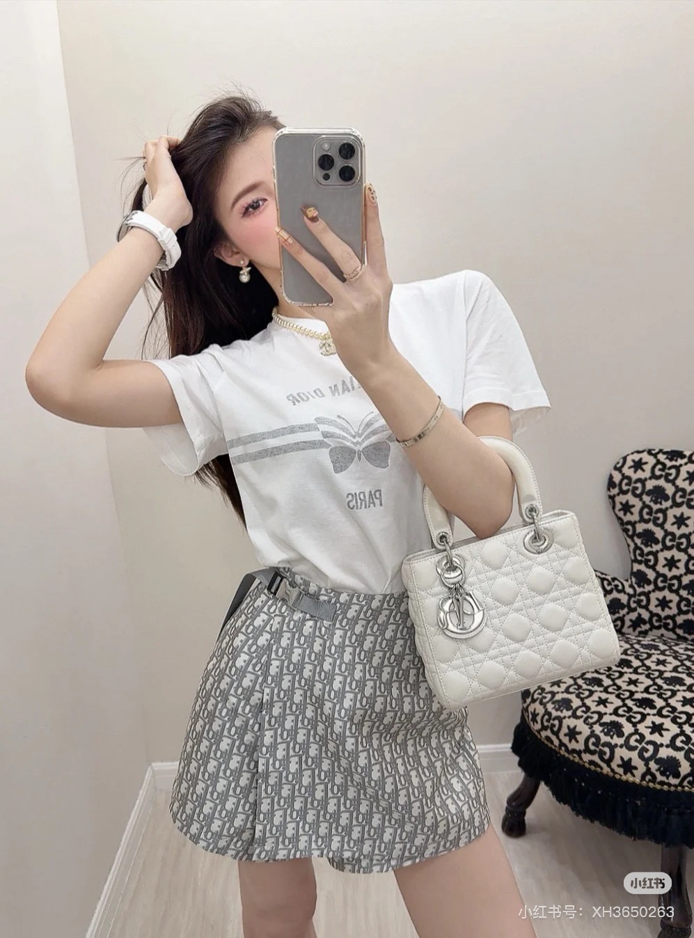 NO:311863,Batch Dio* 25Ss early spring new style, reverse printing butterfly letter element pattern positioning printed T-shirt, original development!  High-end production!  A versatile item in a style of a daughter-in-law. A free and unrestrained goddess of free spirit temperament. The original custom imported pure cotton material is light and comfortable. It has a full positioning print in front and back. The classic style is not picky and looks slim and tall on the upper body!  The quality of workmanship depends on the details!  Spot SML,,dior,tees,t-shirt,alexander wang19860909批 Dio* 25Ss早春新款 反印蝴蝶字母元素图案定位印花T恤,原版开发！高版出品！千金小姐风百搭单品.无拘无束的自由灵魂气质女神单品,原版定制进口纯棉材质轻盈舒适.前后全定位印花.经典版型不挑人上身显瘦又高挑！做工品质看细节！现货 SML,,dior,tees，t-shirt,alexander wang,Women's clothing