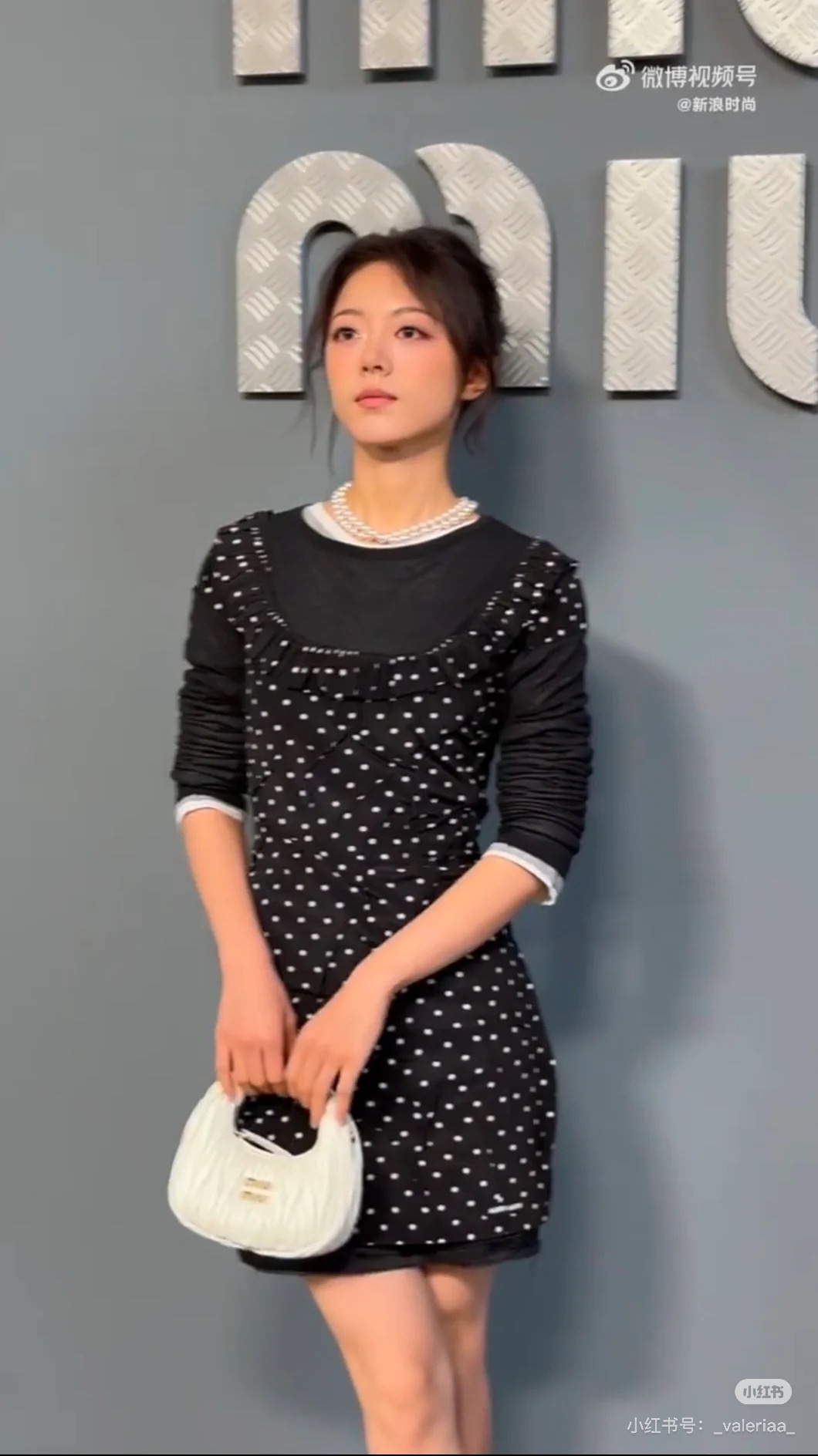 NO:321268,Miu25Ss retro polka dot silk dress original development high-end production. Imported mulberry silk fabric, silky and comfortable drooping luster lace sleeve design, clothes with pleated craftsmanship, elegant and high-quality style, polka dot pattern retro fashion, skirt hem is chic cut, more body proportions, commuting and date must be worn. Layered and single layer easy to grasp. Series development customized surface accessories are recognized version SML,,miumiu, skirts, real silk, alexander wang19860909批 miu25Ss复古波点真丝连衣裙 原版开发 高版出品.进口桑蚕丝面料 丝滑舒适垂感光泽花边袖设计 衣服做有压褶工艺 优雅高级 气质款 波点图案复古时尚 裙摆别致裁剪.更显身材比例通勤约会必备穿搭.叠穿 单层都轻松拿捏.系列开发定制面辅料认准版本 SML,,miumiu,skirts,real silk,alexander wang,Women's clothing