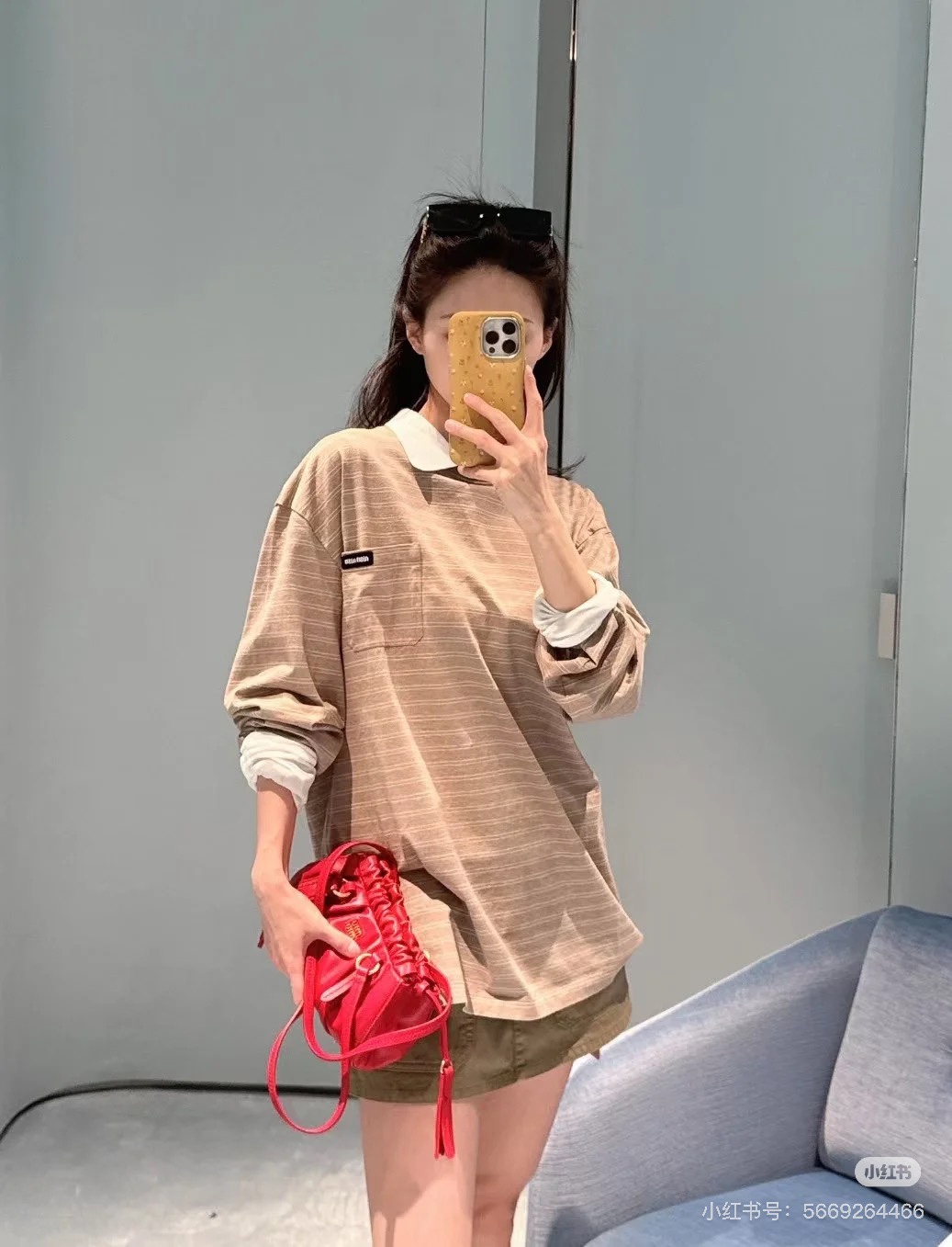 NO:325624,Batch Miumi* 25Ss Early Spring New Striped Long Sleeve Cotton T-shirt. Original Developed!  High-end production!  Made of plain cotton fabric Stripe pattern details Brand logo on chest Long straight-tube style Ribbed neckline and hem Same style for men and women Spot SML, Miumiu,tees, t-shirt,alexander wang19860909批 Miumi* 25Ss早春新款 条纹长袖棉质T恤.原版开发！高版出品！采用平纹棉质面料制作 条纹图案细节 胸前饰有品牌标识贴布徽标 长款直筒版型 罗纹领口和下摆 男女同款 现货 SML,,miumiu,tees，t-shirt,alexander wang,Women's clothing