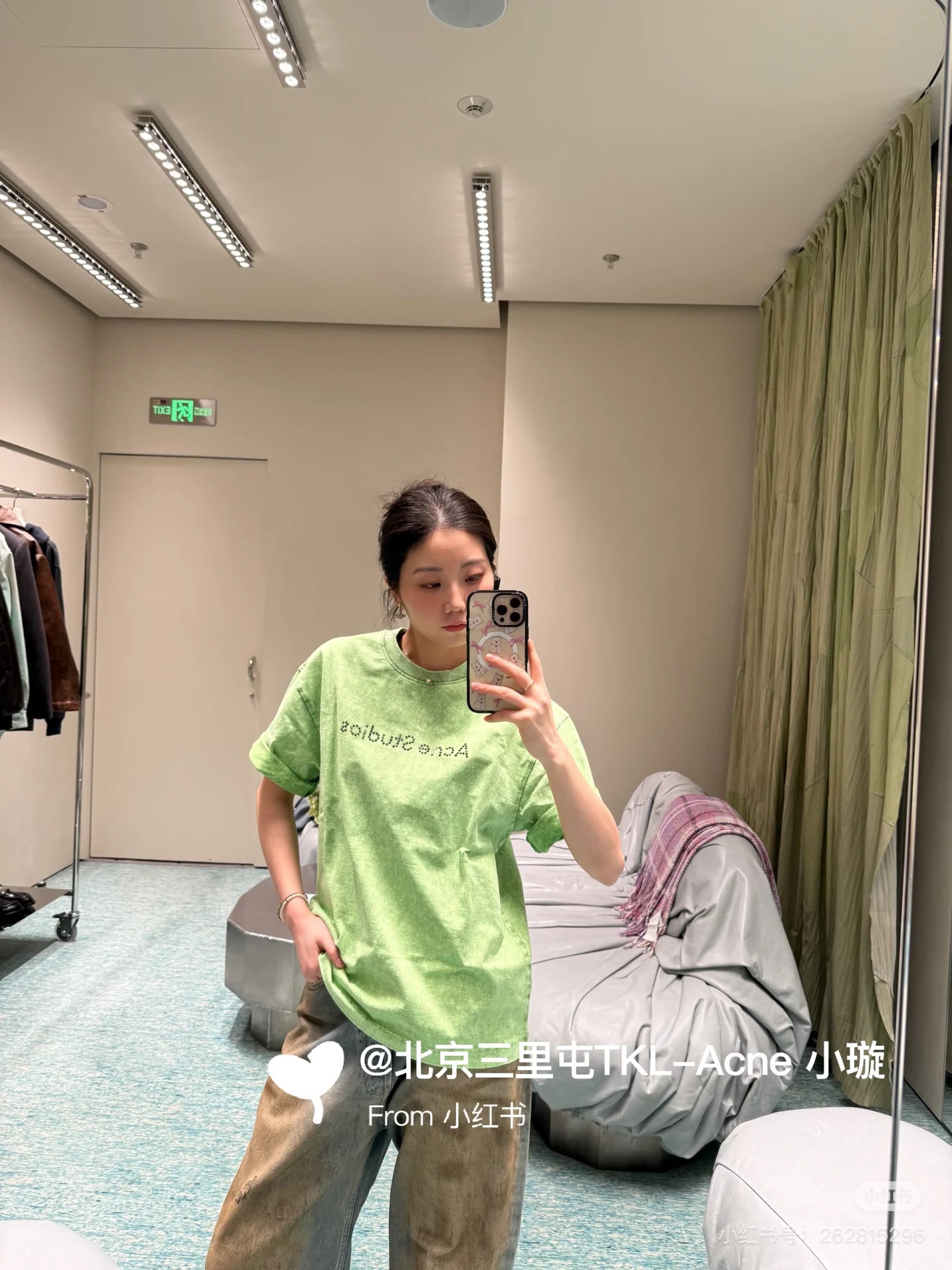 NO:325180,Acne studi* 25Ss early spring new style, ironing letters loose version round neck short-sleeved T-shirt. Original development, high-end production!  This issue is a T-shirt that can be closed and closed in this issue is making a brilliant debut!  The classic small round neck design of the same style as men and women is simple and easy to wear, and it attracts a lot of attention when walking on the street!  The youthful and energetic feel is loose and not picky about the figure at all!  It is inclusive and covers the flesh and makes you look thin!  Both appearance and comfort!  Custom fabrics with 100% textures that are super comfortable!  All the items of all seasons are closed!  ,acne studios,T-shirt,tees,t-shirt,alexander wang19860909批Acne studi* 25Ss早春新款 烫钻字母宽松版圆领短袖T恤.原版开发 高版出品！本期强推可闭眼入的T恤闪亮登场！男女同款经典的小圆领设计简洁好穿 走在街上吸睛度满分！青春又活力的感觉宽松版型完全不挑身材！包容性好遮肉显瘦！颜值与舒适兼具！穿出街回头率百分百定制面料 质感超级舒适！四季款的单品 都给我闭眼冲！,,acne studios,T-shirt,tees，t-shirt,alexander wang,Women's clothing