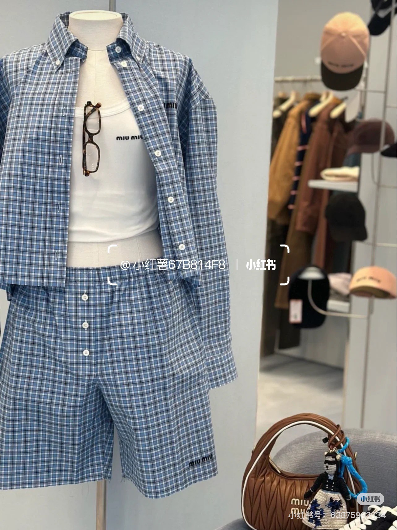 NO:325192,Shorts batch Exclusive customized original 1:1 fabric Miumi* 25Fw early autumn new style Micro-label letter embroidered checked shorts. Minimalist letter embroidery decoration. The trouser legs must be cut. Retro and clean. The fabric is pure cotton breathable. The upper body is very comfortable. It looks very good no matter how you wear it. It is fashionable and versatile. It is a piece that is suitable for both a strong woman style or a casual and casual style. The workmanship quality is great. Recommend a set of matching!  SML, miumiu, shorts, alexander wang19860909短裤批 独家定制原版1:1面料 Miumi* 25Fw早秋新款 微标字母刺绣格纹短裤.极简的字母刺绣装饰 裤脚边毛须须裁剪 复古又干净 面料纯棉透气 上身巨舒适 怎么穿都很好看 时尚又百搭 干练女强人风还是休闲随性的风格都适配的一款单品 做工品质都很赞 推荐一套搭配！SML,,miumiu,shorts,alexander wang,Women's clothing