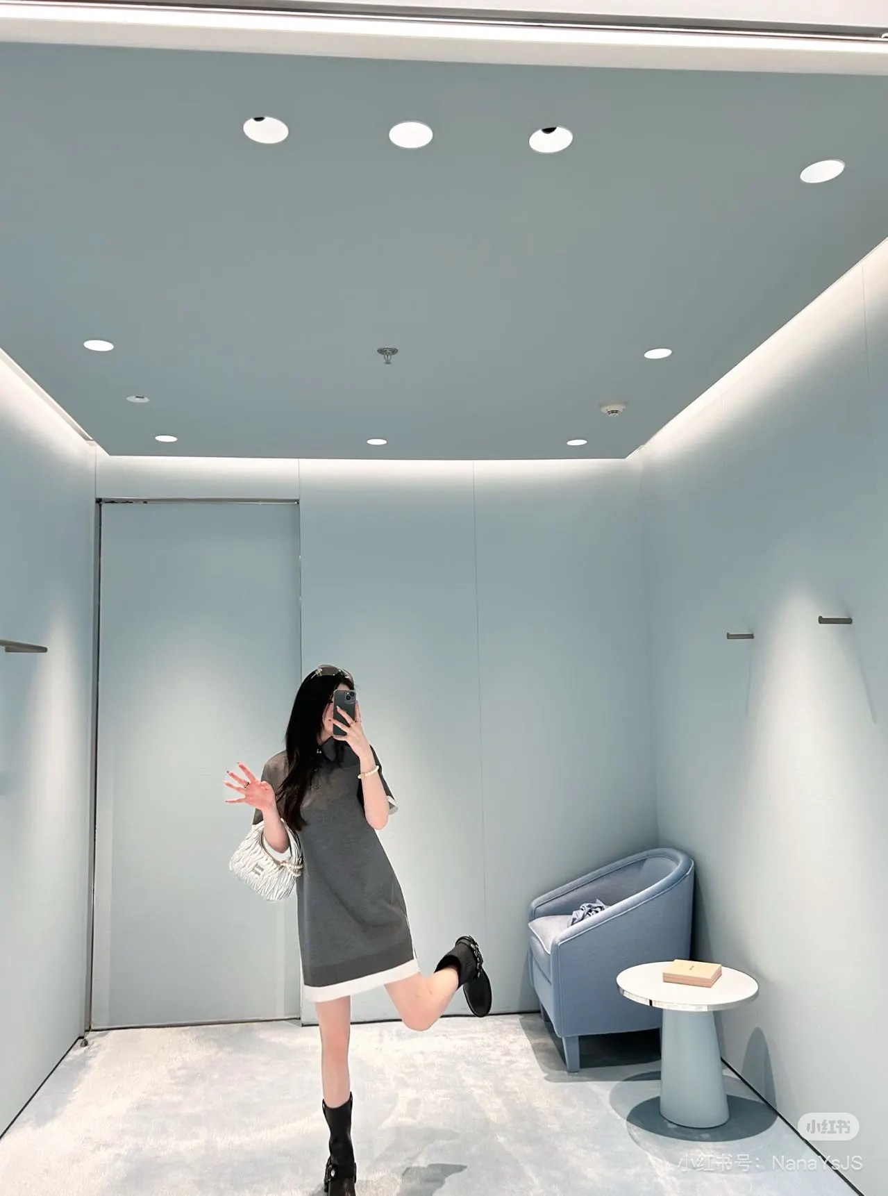 NO:325198,Miumi* 25Ss early spring new model fake two-piece dress. Original development!  High-end production!  16-pin wool knitted composite poplin cotton dress with special craftsmanship, wool yarn sheet pressing glue and silly positioning and pleated, basically all done by manual assistance, the effect is amazing, like a three-dimensional cut H-skirt with a styling and airy feel, it is a girl's lively dress that is invincible and versatile. Due to the special craftsmanship, please be sure to dry clean. Spot SML, miumiu, skirts, alexander wang19860909批Miumi* 25Ss早春新款 假两件连衣裙.原版开发！高版出品！16针羊毛针织复合府绸棉布连衣裙 工艺特殊、毛纱织片后压胶粘朴定位压褶,基本全靠人工辅助完成,效果太绝了,像立体裁剪的H型裙有造型空气感,是少女灵动连衣裙 无敌百搭.因工艺的特殊性,所以请大家务必干洗处理.现货 SML,,miumiu,skirts,alexander wang,Women's clothing