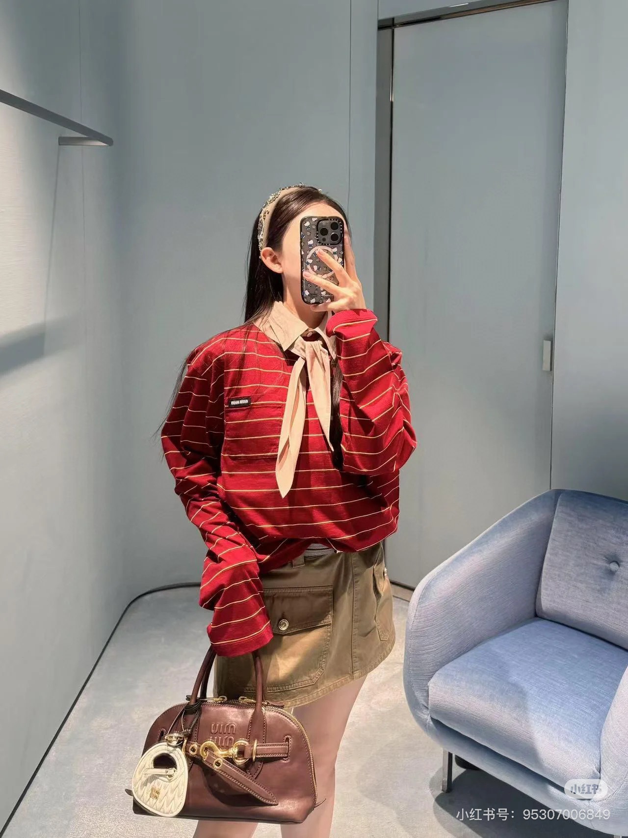 NO:325630,Batch Miu25Ss early spring new style reddish brown striped long-sleeved round neck T-shirt. Original development!  High-end production!  Made of plain cotton fabric Stripe pattern details Brand logo on chest Long straight-tube style Ribbed neckline and hem Spot SML, miumiu,tees, t-shirt,alexander wang19860909批 Miu25Ss早春新款 红棕条纹长袖圆领T恤.原版开发！高版出品！采用平纹棉质面料制作 条纹图案细节 胸前饰有品牌标识贴布徽标 长款直筒版型 罗纹领口和下摆男女同款 现货 SML,,miumiu,tees，t-shirt,alexander wang,Women's clothing