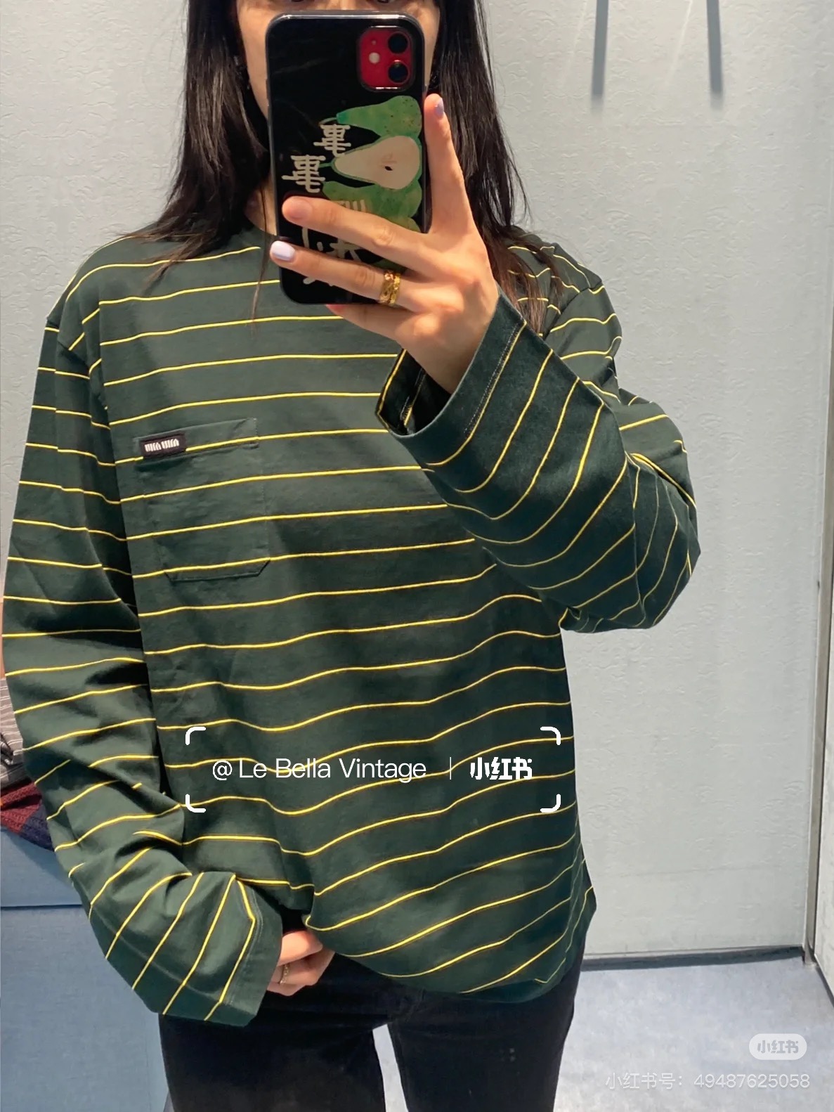 NO:325635,Batch Miu*iu 25Ss Early Spring New Style Logo Letter Striped Long Sleeve T-shirt. Original Developed!  High-end production!  The logo letter design on the chest adds a sense of design to the overall casual atmosphere. Full of fashionable feeling. The boyfriend-style silhouette style is unrestrained. It is versatile and not picky. It looks slim and looks super high. The actual wear rate is very high. SML,,miumiu,tees,t-shirt,alexander wang19860909批 Miu*iu 25Ss早春新款 徽标字母条纹长袖T恤.原版开发！高版出品！胸前徽标字母设计 在整体的休闲氛围中增添设计感 时髦感十足 男友风廓形版型上身无束缚感 百搭不挑人超级显瘦 实穿率超高 现货 SML,,miumiu,tees，t-shirt,alexander wang,Women's clothing