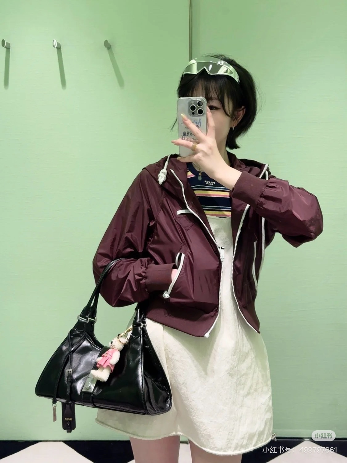 NO:318049,Batch Prad* 25Ss early spring new style triangular light and short hooded jacket. Original development!  High-end production!  Combining the collision design of workwear and windbreaker and sunscreen, custom imported density imported fabric, special materials have a texture, every small detail pays great attention to the right sense of high-end, three-dimensional tailoring, making the upper body of the ready-to-wear more exquisite and fashionable, the real thing is great, the workmanship is fine, look at the details in stock SML,,prada, jackets & coats, jackets & coats,hats,alexander wang19860909批 Prad* 25Ss早春新款 三角标轻薄短款连帽夹克外套.原版开发！高版出品！ 结合工装与风衣与防晒衣的碰撞设计 定制进口密度进口面料 特殊材质有肌理感 每个小细节都非常注重 恰到好处的高级感 立体剪裁 让成衣上身更为精致洋气 实物太赞啦 做工精细看细节 现货 SML,,prada,jackets & coats,jackets & coats,hats,alexander wang,Women's clothing