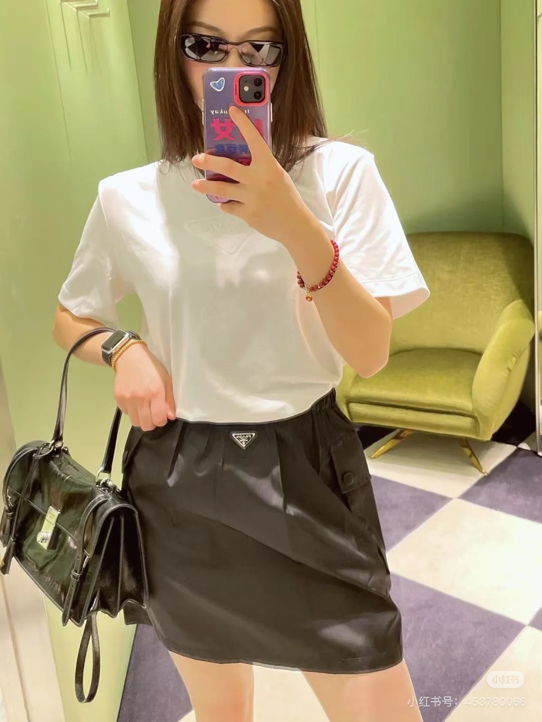 NO:318046,Prad* 25Ss early spring new model iron brand micro-label elastic waist pocket skirt. Original development!  High-end production!  It is fashionable and handsome in age!  The details are full of design and super strong style and temperament. The original custom fabric is light and soft, delicate and super comfortable!  , the classic style is not picky and the upper body looks slim!  A must-have for white, rich and beautiful women!  Spot SML, prada, skirts, alexander wang19860909批Prad* 25Ss早春新款 铁牌微标松紧腰口袋半身裙.原版开发！高版出品！减龄时髦又帅气！细节设计感满满超强版型气质又A又飒,原版定制面料轻盈质质柔软细腻超舒适！,经典不挑人版型上身巨显瘦！白富美必备！现货SML,,prada,skirts,alexander wang,Women's clothing