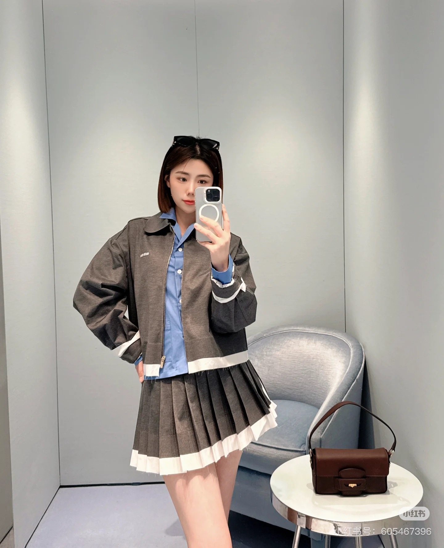 NO:317137,Batch (skirt) Batch (coat) Miumiu*25Ss early spring new fake two-piece pleated skirt jacket silk wool 16 knitted composite poplin cotton skirt, special craftsmanship, glue-pressed after wool yarn, sticky and silly positioned pleated, the effect is too amazing, like a three-dimensional cut skirt. It has a styling and airy feeling, and the slightly expanded skirt is really good. It is a girl's lively short skirt, invincible and versatile. Sweet and cool girlish style. SML,,miumiu, skirts, jackets & coats, real silk, alexander wang19860909批（半裙） 批（外套） Miumiu*25Ss早春新款假两件百褶半裙外套真丝羊毛16针织复合府绸棉布半身裙,工艺特殊、毛纱织片后压胶 粘朴定位压褶,效果太绝了,像立体裁剪的裙撑.有造型空气感,微微扩开的裙摆真的好秒.是少女灵动小短裙,无敌百搭.甜酷少女风.SML,,miumiu,skirts,jackets & coats,real silk,alexander wang,Women's clothing