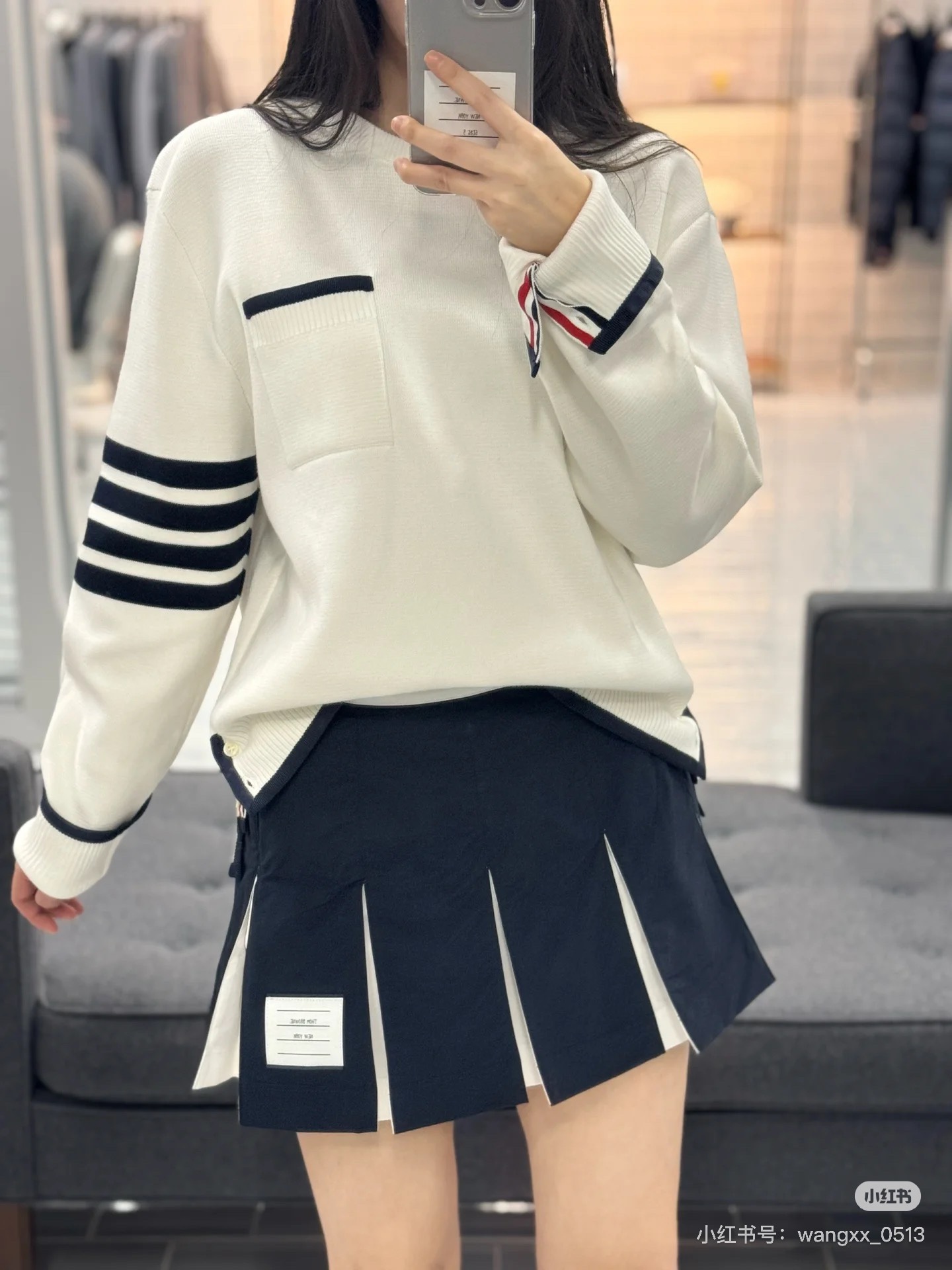 NO:319335,Batch 25fw autumn and winter new style college style age-reducing pleated short skirt. TB classic elements. Original development!  High-end production!  A must-have short skirt for the wardrobe. It is a visual effect that is slim and versatile at a glance. Who can not love it if you are so excited!  The high-waist design extends the height ratio, making the legs look longer!  Small girls can also handle it completely!  Pleated skirts are truly timeless. Whether in terms of practical wear or fashionable, they are one of the must-earn items!  Custom fabric texture is very good and strong Amway. Spot SML, skirts, alexander wang19860909批 25fw秋冬新款 学院风减龄百褶短裙.TB经典元素.原版开发！高版出品！衣柜必备的小短裙 搭配万金油冲击视觉效果一眼心动的即视感显瘦百搭谁能不爱！高腰设计更是拉长身高比例 超级显腿长！小个子女生也是完全都能驾驭的！百褶裙真的是永不过时的存在 无论从实穿性还是时髦度都是双满分是必入的单品之一！定制面料质感非常好强烈安利 现货SML,,skirts,alexander wang,Women's clothing