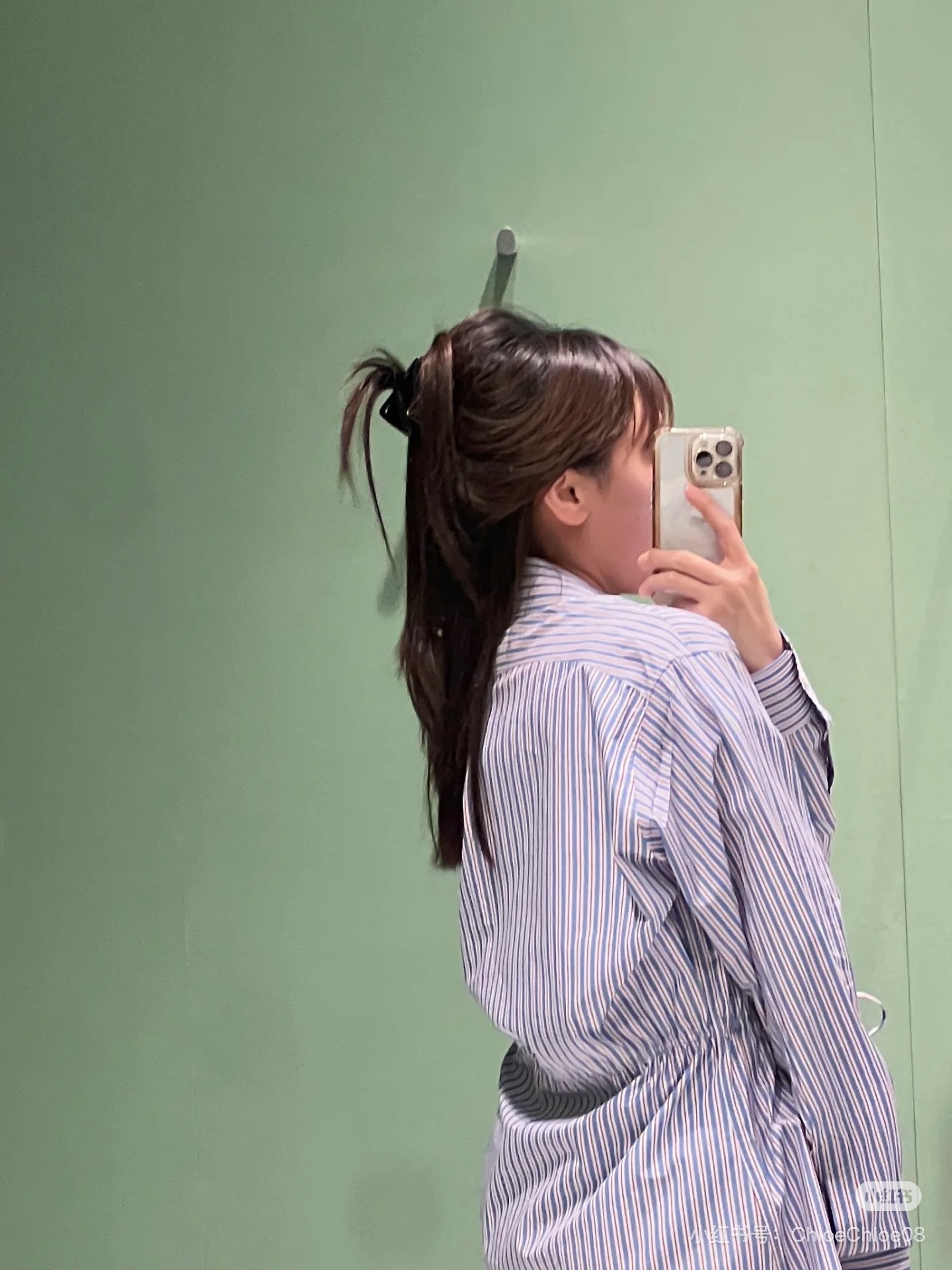 NO:319354,Prad* 25ss Spring and Summer New Style Color Block Striped Lapel Shirt Skirt. Original Developed!  High-end production!  The waist drawstring design can be adjusted by itself, with triangle patches on the chest embellishment, casual and age-reducing, the upper body is not picky at all, the perfect workmanship quality depends on the details. Spot SML, prada, skirts, shirts, alexander wang19860909批Prad* 25ss春夏新款 拼色条纹翻领衬衫裙.原版开发！高版出品！腰部抽绳设计可自行调节,胸前三角贴布对条点缀,休闲减龄,上身完全不挑人穿,完美做工品质看细节.现货SML,,prada,skirts,shirts,alexander wang,Women's clothing