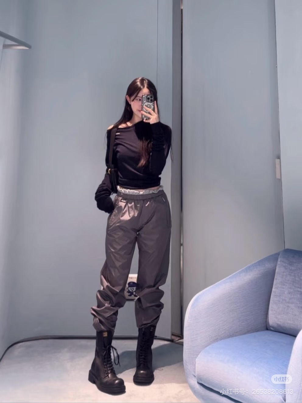 NO:319334,Miu25Ss spring and summer new style nylon casual pants Customized nylon fabric with gloss texture eye-catching and fashionable layering The matching series is fashionable and handsome, and it can be used to sport and high street items. It is also very good to match separately. SML, miumiu, alexander wang19860909批miu25Ss春夏新款 尼龙休闲裤 定制尼龙面料 自带光泽度的质感 吸睛时髦的层次感 搭配系列上身时髦又帅气十足 既能运动也能高街的单品 分开搭配也很赞 SML,,miumiu,alexander wang,Women's clothing