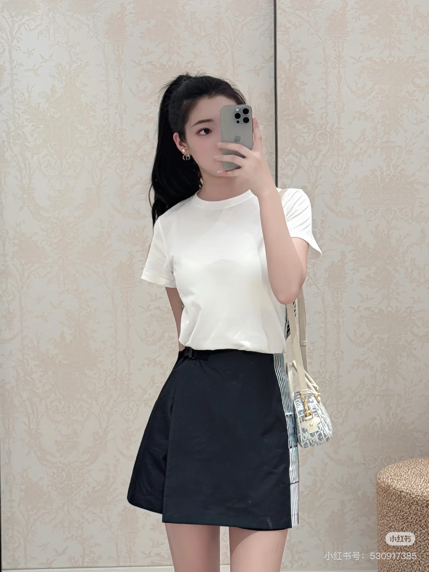 NO:329666,Dior25 new skirt pants, original custom fabric, crisp, comfortable and stylish. The front is decorated with a one-piece skirt, and the silver clasp adjustment design adds a sense of styling. The side is decorated with convex brand letters and logo webbing to highlight the brand tone, and the upper body is decorated with leg lines, which is versatile and fashionable! Spot SML, dior, skirts, alexander wang19860909批Dior25新款裙裤,原版定制面料,挺括舒适有型 正面饰以一片式裙面连接,配合银色按卡扣调节设计,增添造型层次感,侧面饰以凸品牌字母徽标织带,彰显品牌调性,上身修饰腿部线条,百搭又时髦!现货SML,,dior,skirts,alexander wang,Women's clothing