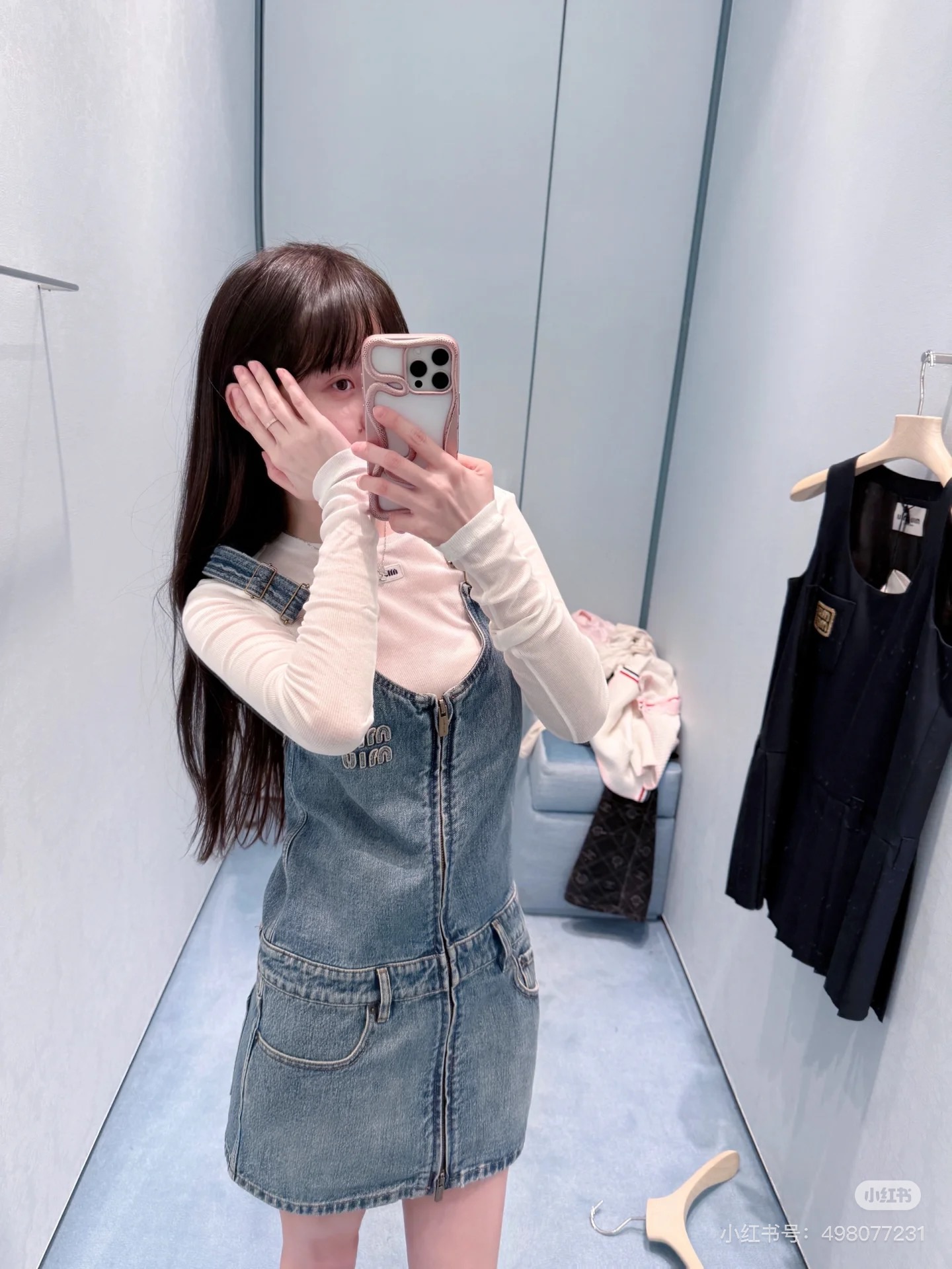 NO:329686,MIumi* 25Ss early spring new style, design-sensing zipper strap skirt丨Exclusive high-end production!  Customized yb imported twill cotton denim fabric, multiple washes, soft and skin-friendly, two-way full zipper adjustment design on the front, easy to put on and take off, the style covers the flesh and makes you look slim, you can control any body shape, strap short skirt design, super age-reducing very Miu-style girls. Spot SML,,miumiu, skirts, alexander wang19860909批MIumi* 25Ss早春新款 设计感拉链背带短裙丨独家高版出品！定制yb进口斜纹棉牛仔面料 多重水洗柔软亲肤 前面双向全拉链调节设计 随意调节穿脱方便 版型遮肉显瘦 任何身形都可以驾驭 背带短裙设计 超减龄的很miu系少女.现货SML,,miumiu,skirts,alexander wang,Women's clothing