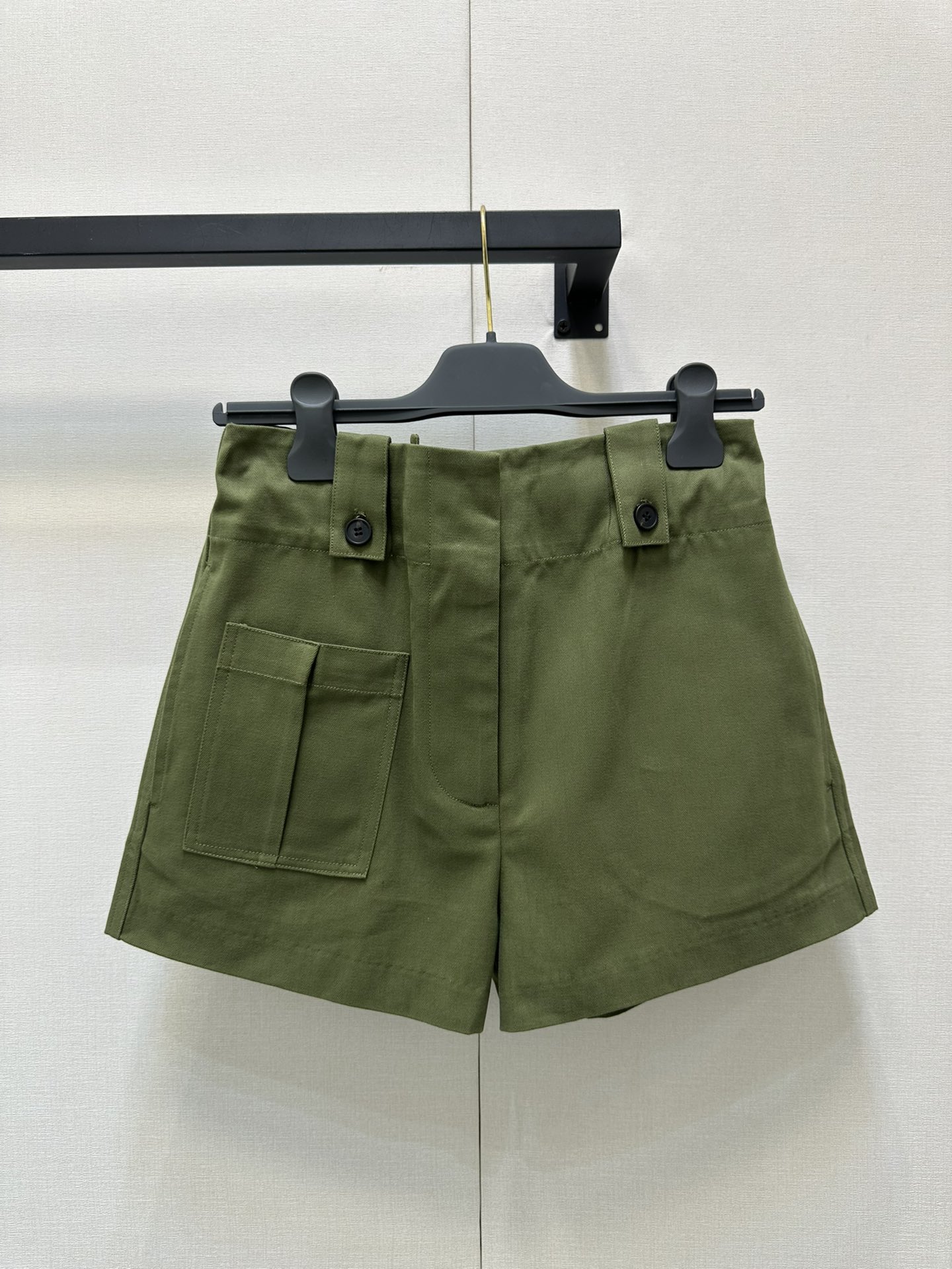 NO:328072,Prad* 25Ss Spring and Summer New Style Green Simple Lace-up Working Pocket Shorts. Original Developed!  High-end production!  A comfortable style for daily life ~ close your eyes and full of layering!  Loose and lazy style, match casually!  Matched with various short ts to lengthen the body shape. It is a must-have item in spring and summer. It is fashionable and classic. It is fashionable and age-reducing. It is real, so comfortable that I don’t want to take it off. Spot SML, prada, shorts, alexander wang19860909Prad* 25Ss春夏新款 绿色简约系带工装口袋短裤.原版开发！高版出品！日常也舒服的款～闭眼入 层次感满满！松垮慵懒风 随意搭配！搭配各种短t 拉长身型 春夏天必备单品 时髦又经典 就是洋气减龄 而且是真的,舒服到不想脱下来.现货SML,,prada,shorts,alexander wang,Women's clothing