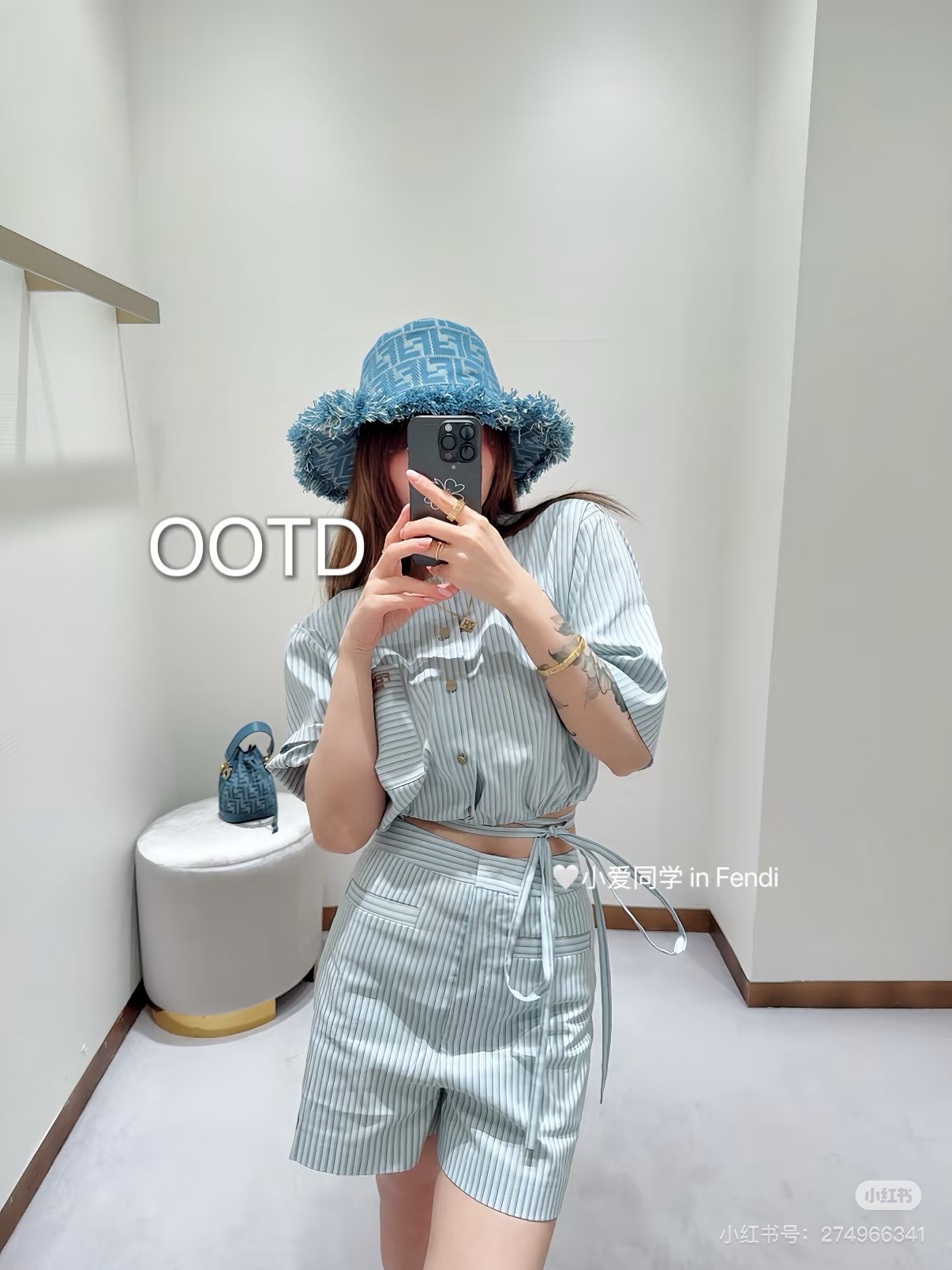 NO:335756,(Shorts) 25Fendi Spring and Summer Series ~Original Development High-end Production!  Stripe positioning print, pair of strips and grids. Blue stripes perfectly combine vacation style and street fashion, adding a touch of natural atmosphere. The blue striped navel-exposed lace-up top brings a refreshing feeling, and paired with simple shorts, comfortable and stylish. The relaxed feeling of sandals makes you focus wherever you go. A set of matching plus points to perfectly adapt to every moment in summer. Whether it is a beach walk or a city roaming, you can exude endless charm. SML, fendi, shorts, alexander wang19860909（短裤） 25Fendi 春夏系列~原版开发 高版出品！条纹定位印花 对条对格 蓝色条纹完美融合了度假风与街头时尚,增添了一抹自然气息,蓝色条纹露脐系带上衣带来清爽感,搭配简约短裤,舒适又有型.凉拖的轻松感让你走到哪里都是焦点,一套搭配整体造型加分,完美适应夏日里的每个瞬间.无论是海边漫步,还是城市漫游,都能让你散发无尽魅力.SML,,fendi,shorts,alexander wang,Women's clothing