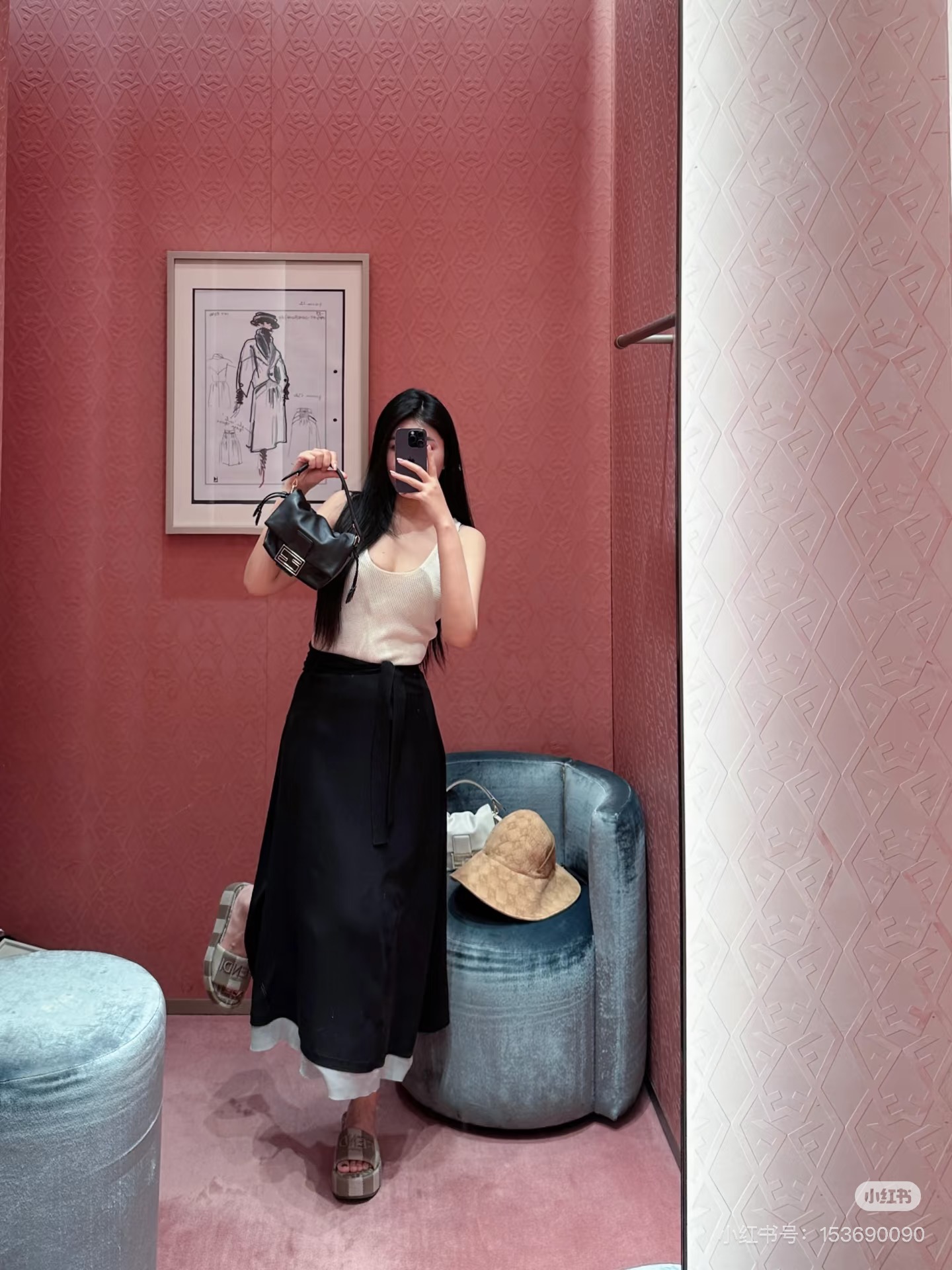 NO:335768,Fendi*25Ss Spring and Summer New Style Irregular Skirt. Original Development High-Premium Production!  Use custom adhesive fabrics to make it more advanced, outline irregular outlines, and the skirt is spread out to modify the hips and hips, which makes it more free and cool. Rich details are sweet and show the brand heritage. Fashionable and fashionable outfits SML, fendi, skirts, alexander wang19860909Fendi*25Ss春夏新款 不规则半裙.原版开发 高版出品！采用定制黏胶面料 更显高级 勾勒不规则轮廓走线 裙摆微A散开修饰臀胯 更显自由飒爽风格 丰富细节不失甜美 彰显品牌底蕴 穿搭时髦洋气 现货 SML,,fendi,skirts,alexander wang,Women's clothing