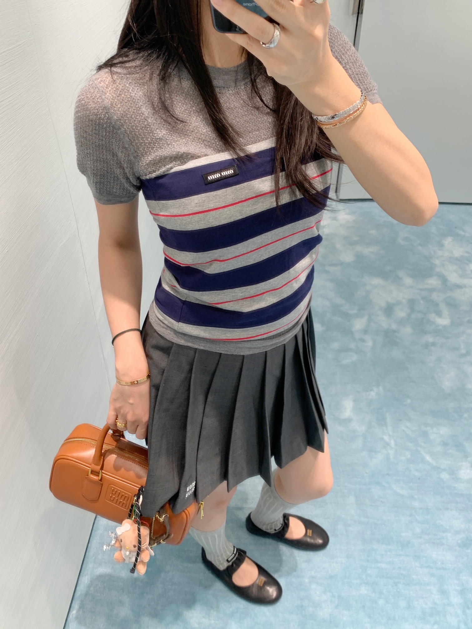 NO:335739,Miumi*25Ss spring and summer new model, micro-label striped color-blocking layered strapless bra. Original development!  High-end production!  The style of the tube top is also superb!  The layered design can be worn alone to show off your sexy waist, or a jacket or shirt to create a layered and fashionable look!  The super hot striped strapless bra has a very good color combination. It can be worn alone or layered. It is super versatile!  2 colors SML, miumiu, jackets & coats,shirts,alexander wang19860909Miumi*25Ss春夏新款 微标条纹拼色叠穿抹胸.原版开发！高版出品！抹胸的版型也是超级赞！叠穿的设计,既可以单穿展现性感小蛮腰,也可以搭配外套或者衬衫,打造出层次感十足的时尚造型！超火爆的条纹抹胸 配色非常好看 可单穿也可叠穿 超级百搭！2色 现货 SML,,miumiu,jackets & coats,shirts,alexander wang,Women's clothing