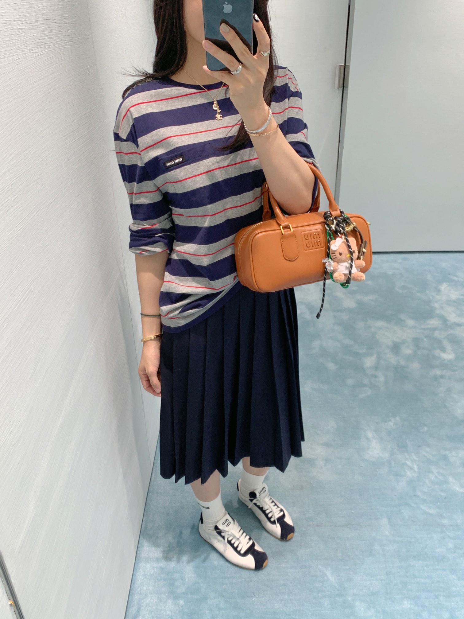 NO:335722,Miumi*25Ss spring and summer new model, micro-label striped color-blocking long sleeves. Original development!  High-end production!  The loose fit is also superb!  The same style as men and women, you can also pair it with a jacket or shirt to create a fashionable look with a layered feel!  The color scheme is very good, you can wear it alone or layer it is super versatile!  Spot SML, miumiu, jackets & coats,shirts,alexander wang19860909Miumi*25Ss春夏新款 微标条纹拼色长袖.原版开发！高版出品！宽松版型也是超级赞！男女同款 也可以搭配外套或者衬衫,打造出层次感十足的时尚造型！配色非常好看 可单穿也可叠穿 超级百搭！现货 SML,,miumiu,jackets & coats,shirts,alexander wang,Women's clothing