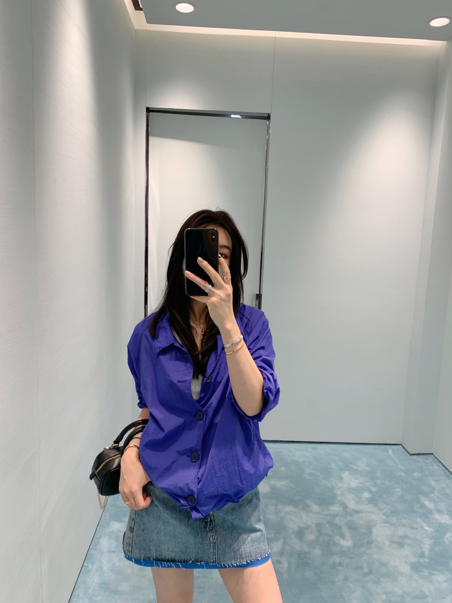 NO:335462,Prad*25Ss spring and summer new style, triangle logo twisted sunscreen shirt exclusive yb development!  High-end production!  Unique shirts, minimalist and perfect, customized shirt fabrics and styles, thin and comfortable fabrics, invincible texture, twisted splicing and cutting design, free and multi-dressing, fashionable and handsome upper body, design sense online, spot SML,,prada,shirts,alexander wang19860909Prad*25Ss春夏新款 三角标扭扭乐防晒衬衫 独家yb开发！高版出品！别具一格的衬衫 极简完美 定制的衬衣面料与版型裁剪 面料轻薄舒适 质感无敌赞 扭扭乐拼接裁剪设计 可自由多穿搭法 上身时髦帅气 设计感在线 现货 SML,,prada,shirts,alexander wang,Women's clothing