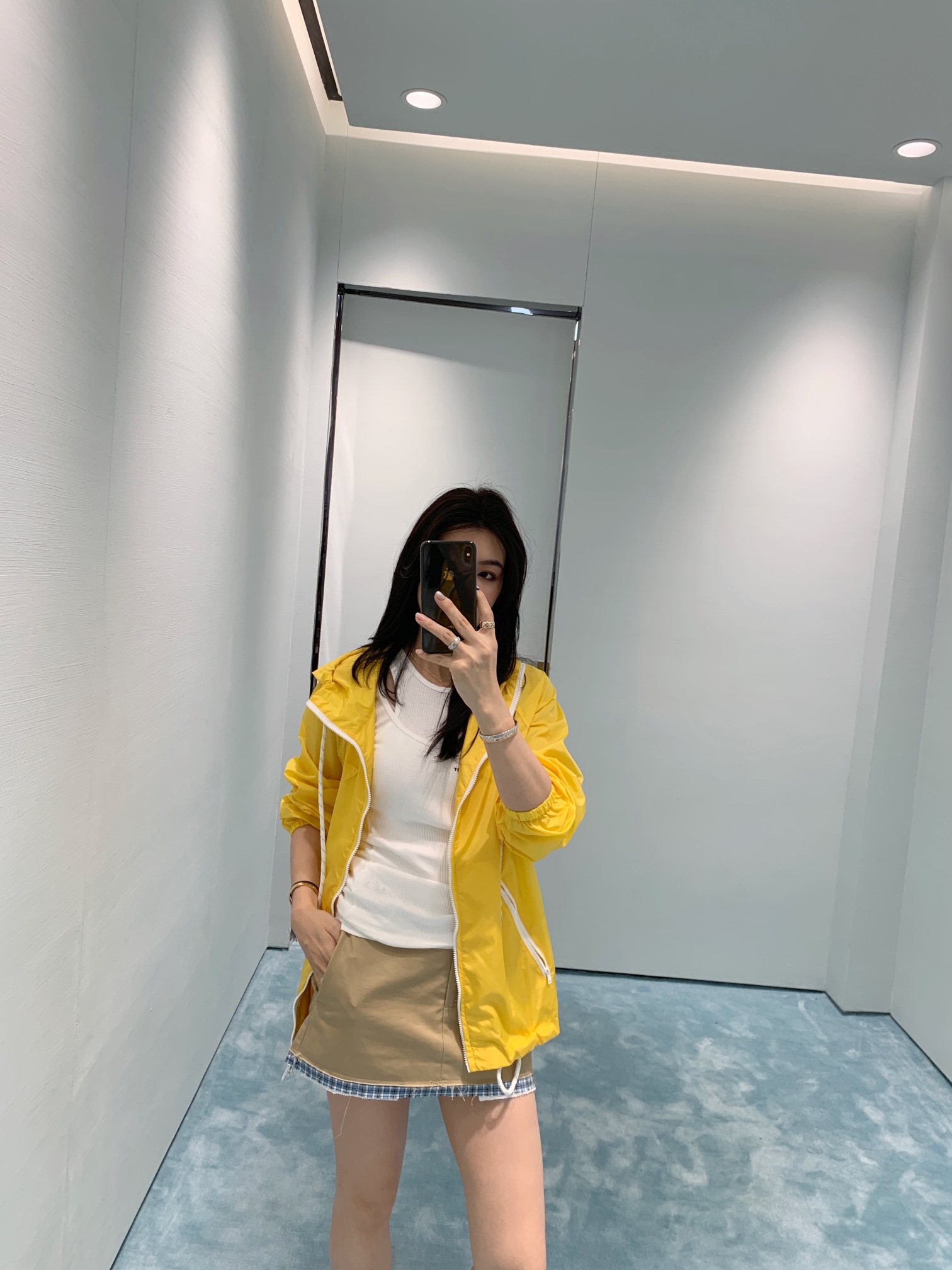 NO:335469,Prad* 25Ss Spring and Summer New Recycled Nylon Zipper Jacket Sunscreen Jacket. Original Development High-Premium Production!  Classic hooded loose fit hem drawstring is adjustable design. It can be sweet and salty to reduce age and is fashionable and handsome!  Imported recycled nylon memory silk fabric has a silky texture, delicate and comfortable texture, and the classic style is not picky for people, making the upper body look slim!  A must-have for white, rich and beautiful women!  2 colors SML, prada, jackets & coats, jackets & coats,hats,alexander wang19860909Prad* 25Ss春夏新款 再生尼龙拉链夹克防晒外套.原版开发 高版出品！经典连帽宽松版型下摆抽绳可调节设计.可甜可盐减龄时髦又帅气！进口再生尼龙记忆丝面料质感丝滑细腻挺阔舒适,经典不挑人版型上身巨显瘦！白富美必备！2色 SML,,prada,jackets & coats,jackets & coats,hats,alexander wang,Women's clothing