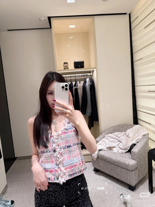 Chanel 25P Spring Vest: Luxurious Woven Design with Crystal Accents 1 Chanel 25P Spring Vest: Luxurious Woven Design with Crystal Accents