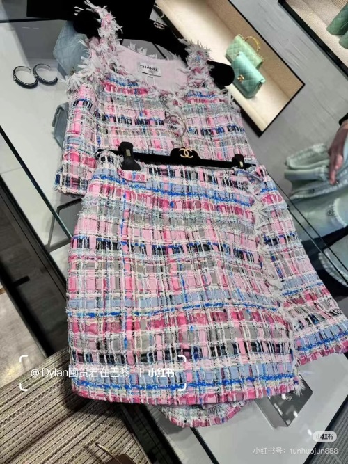 Chanel 25P Spring Heavy Woven Vest and Skirt Set - Elegant & Artistic 1 Chanel 25P Spring Heavy Woven Vest and Skirt Set - Elegant & Artistic