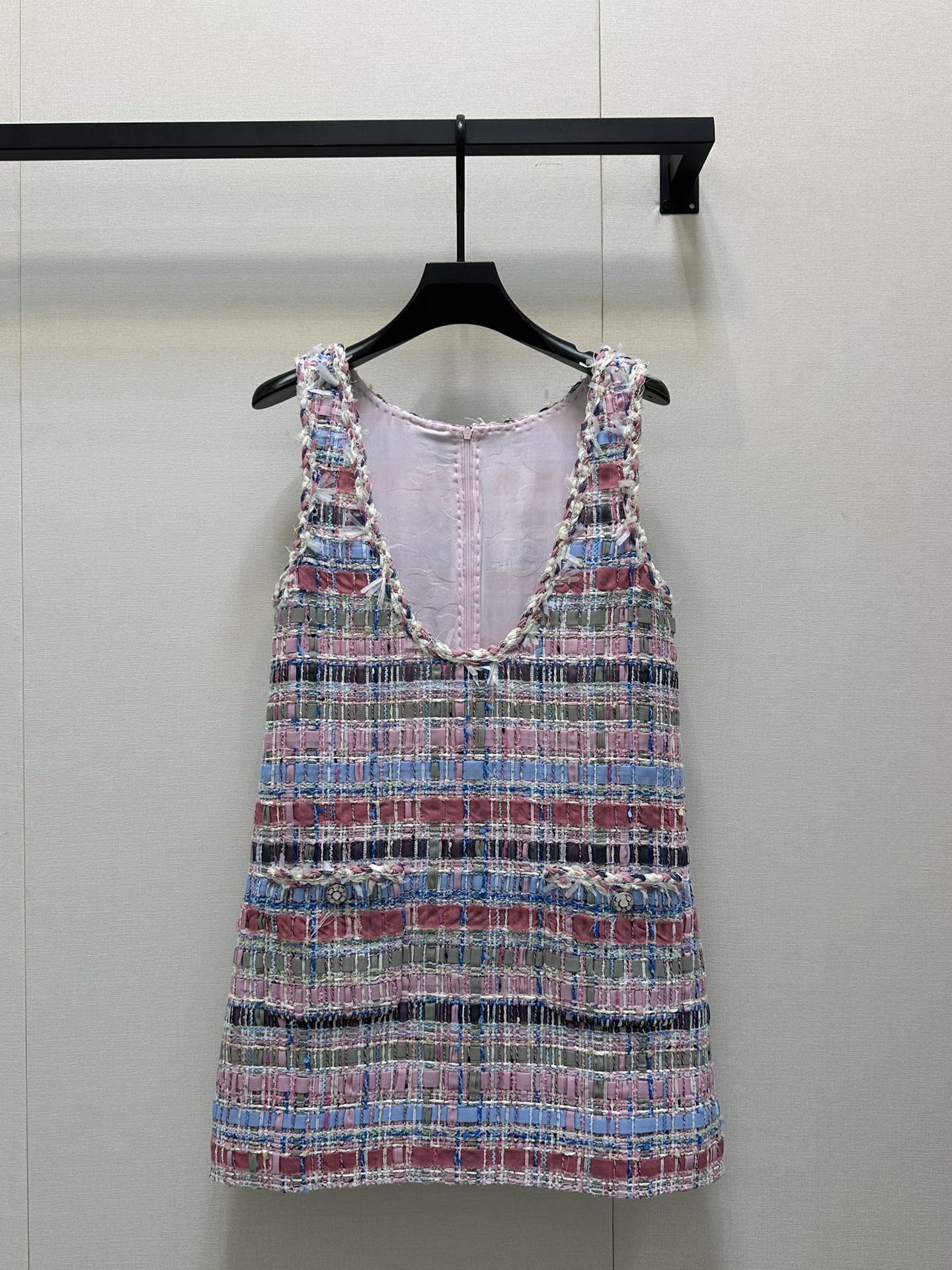 NO:335447,Cha*25 new colored braided vest dress NEW exquisite diamond stitching design Colorful braided throughout contrasting colors   colored button embellishment The whole piece is beautiful~Every place is small details, the super white pink purple color covers the bright girlish feeling of summer, the upper body is light and fairy-like! The must-have light styles in summer are casual and easy to create a fashionable and elegant vision SML large-scale real shot, skirts, alexander wang19860909Cha*25新款彩色编织背心连衣裙 NEW精致菱格缝线设计 彩色编织贯穿撞色 彩色纽扣点缀 整件美呆了~每一处都是小细节,超显白的粉紫色铺满了夏日的明媚少女感 上身轻盈又仙气!夏日必备的轻薄款式随性自在轻松打造时尚优雅的视觉 SML大货实拍,,skirts,alexander wang,Women's clothing