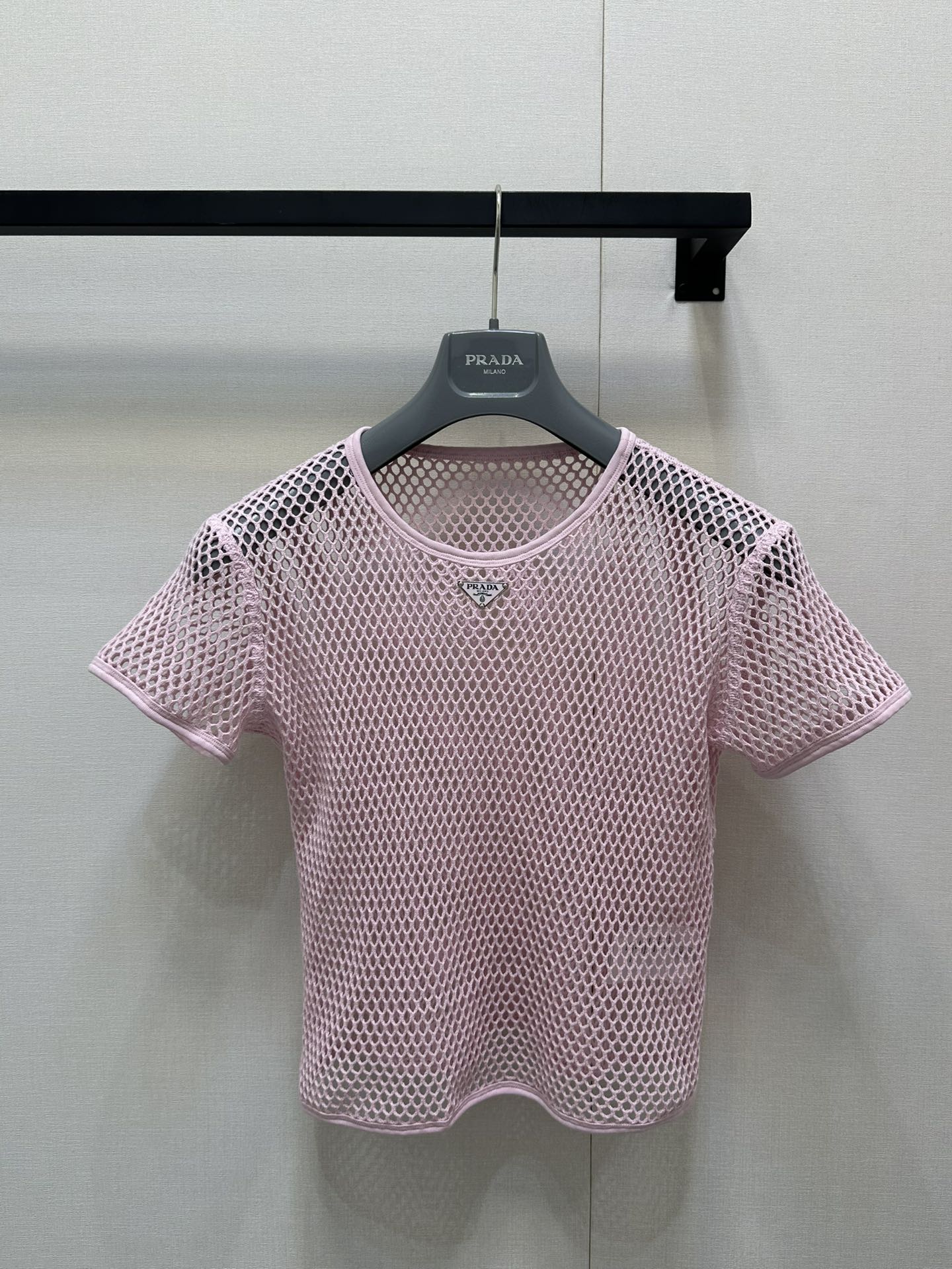 NO:332799,(Top) 25Ss Spring and Summer New Style, Grid Hollow Two-Piece Skirt Original Development!  High-end production!  The main color of pink and apricot color blends with the gentle spring style. The exquisite texture shows ingenuity, and the simple design shows casualness and freedom. Whether you are walking on the street or going to a small gathering, you can easily attract attention with a unique style and interpret a unique fashion attitude. 2 colors Spot SML large-scale real shots, skirts, alexander wang19860909（上衣） 25Ss春夏新款 网格镂空两件装半身裙 原版开发！高版出品！粉调主色搭配杏色内搭与春日温柔融合.精致纹理彰显匠心,简约设计展露随性洒脱.无论是漫步街头还是赴约小聚,都能以独特格调轻松吸睛,诠释别样时尚态度.2色 现货 SML大货实拍,,skirts,alexander wang,Women's clothing