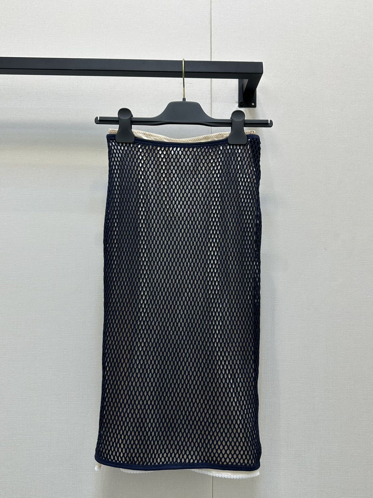 NO:335029,(Skirt) 25Ss Spring and Summer New Style, Grid Hollow Two-Piece Skirt Original Development!  High-end production!  The main color of pink and apricot color blends with the gentle spring style. The exquisite texture shows ingenuity, and the simple design shows casualness and freedom. Whether you are walking on the street or going to a small gathering, you can easily attract attention with a unique style and interpret a unique fashion attitude. 2 colors Spot SML large-scale real shots, skirts, alexander wang19860909（半裙） 25Ss春夏新款 网格镂空两件装半身裙 原版开发！高版出品！粉调主色搭配杏色内搭与春日温柔融合.精致纹理彰显匠心,简约设计展露随性洒脱.无论是漫步街头还是赴约小聚,都能以独特格调轻松吸睛,诠释别样时尚态度.2色 现货 SML大货实拍,,skirts,alexander wang,Women's clothing