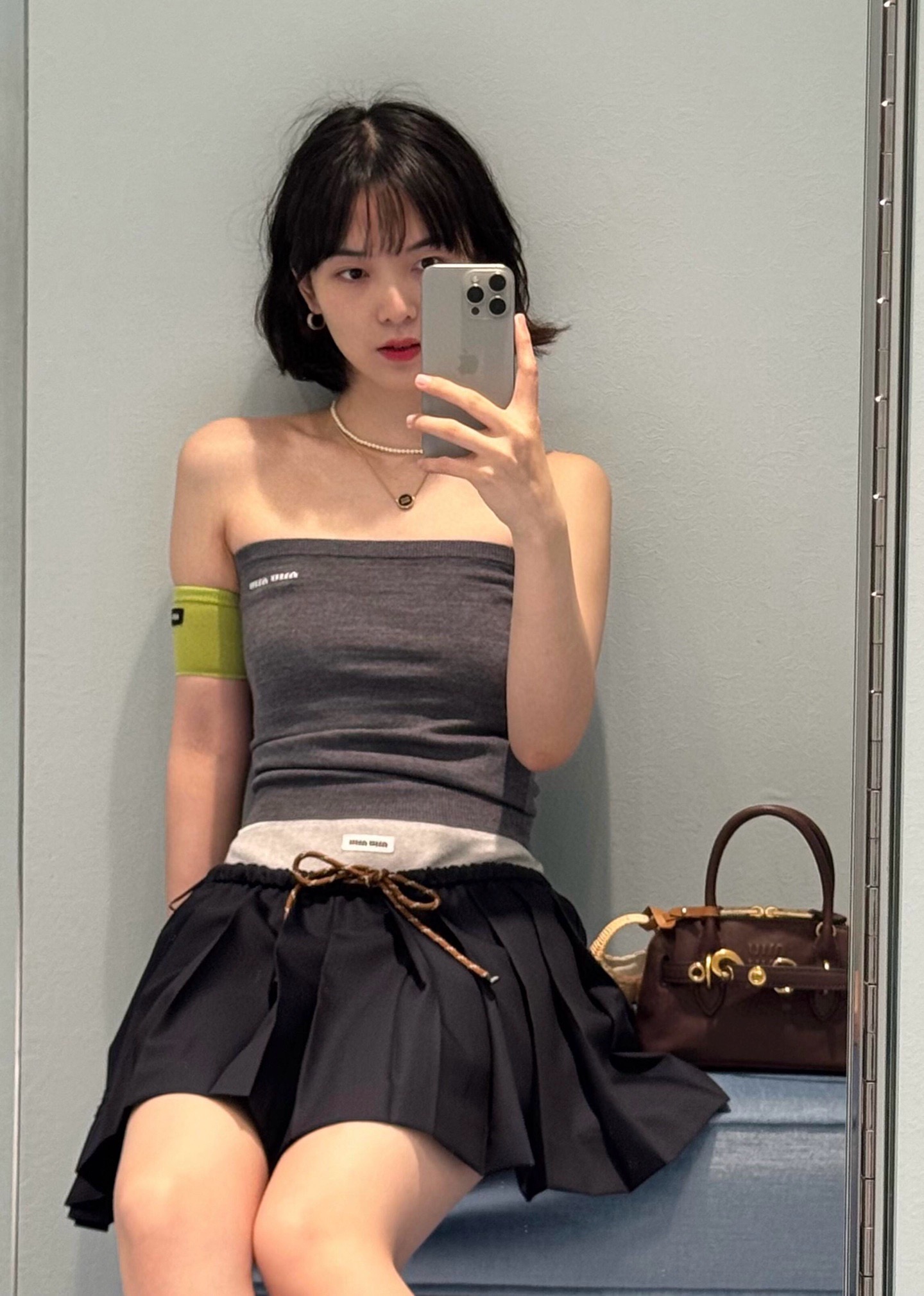 NO:335728,Miumi* 25Ss Spring and Summer New Short Strap Vest. Original Developed!  High-end production!  Advanced gray color matching letter logo embellishment high-end fashionable and fashionable wool knitted fabric light and comfortable elastic slim fit style upper body slim and versatile sexy and sweet style 2 colors spot SML, miumiu, alexander wang19860909Miumi* 25Ss春夏新款 短款抹胸背心.原版开发！高版出品！高级灰配色 字母logo图案点缀 高级时髦洋气 羊毛针织面料 轻薄舒适 弹力修身版型 上身显瘦又百搭 性感甜辣风 2色 现货 SML,,miumiu,alexander wang,Women's clothing