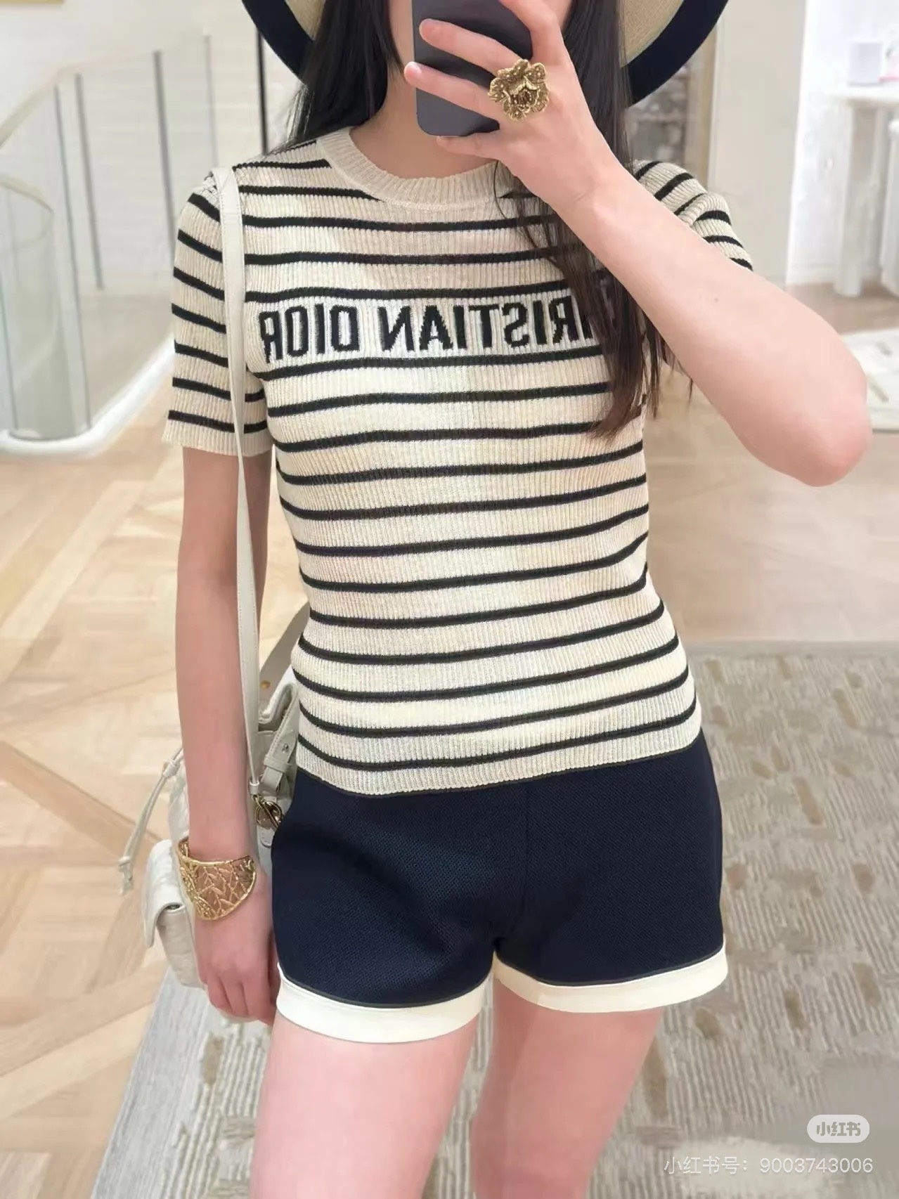 NO:333699,(Shorts) Dior25new color-blocking shorts Black and white contrasting design, five-pointed star buttons on the side highlight the brand's high-end style~ Exclusive customized imported yb knitted cotton material, the buttons on both sides have brand logo and five-pointed star logo, which is high-end and textured!  It is a relaxed and comfortable style for random matching. SML recommended for stock, dior, shorts, alexander wang19860909（短裤） Dior25new 拼色短裤 黑白撞色设计,侧边五角星扣子彰显品牌高端风范～ 独家定制进口yb针织棉材质,两侧扣子带有品牌logo与五角星标志,高级有质感！随意搭配都是轻松自在的风格,现货 SML 推荐一套入,,dior,shorts,alexander wang,Women's clothing