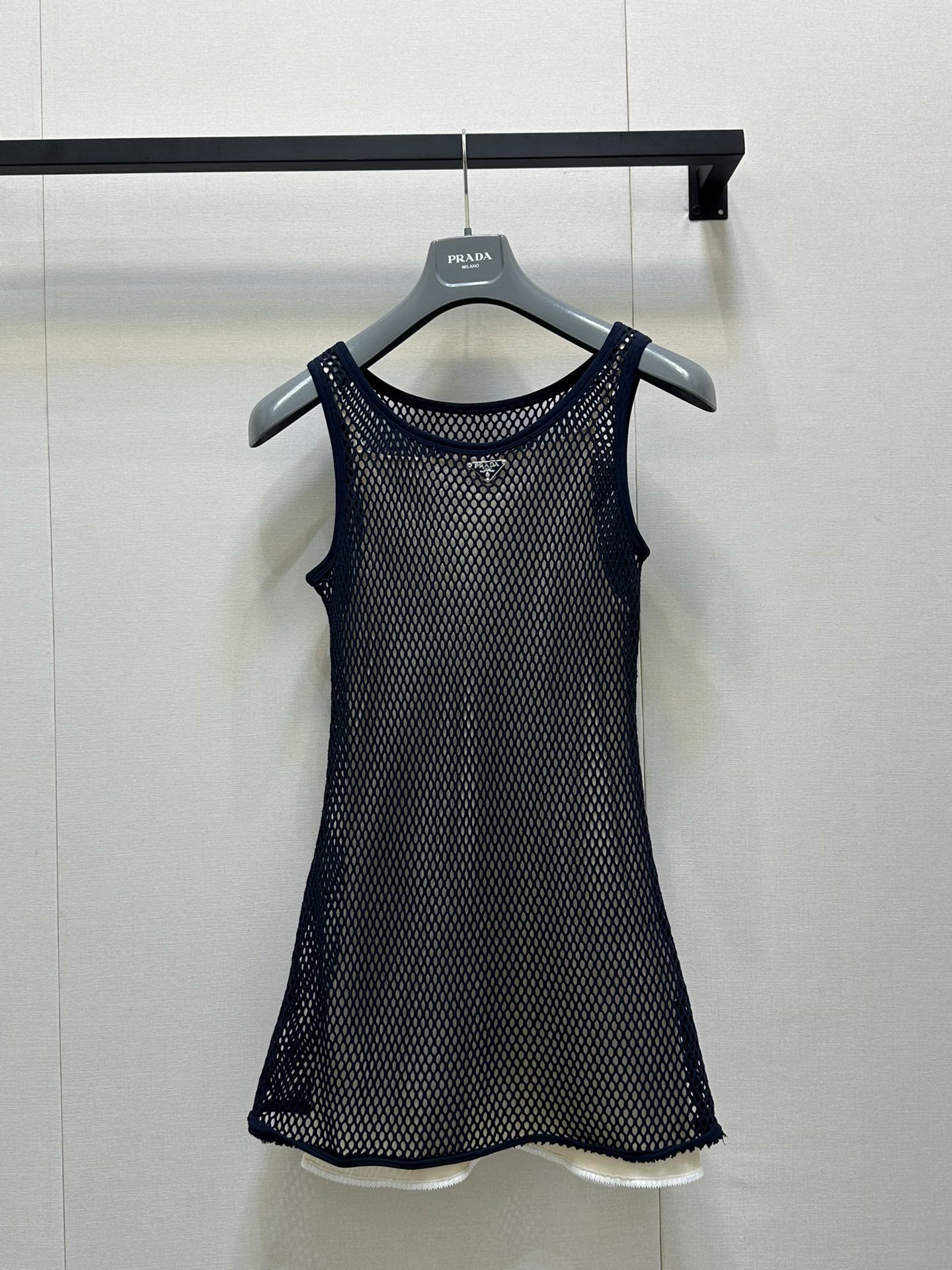 NO:335033,Prar*25Ss Spring and Summer New Style Grid Hollow Two-Piece Skirt Original Development!  High-end production!  The main color of the navy blue tone is matched with the apricot inner layer and the gentle spring. The exquisite texture shows the ingenuity, and the simple design shows the casual and free and easy. Whether you are walking on the street or going to a small gathering, you can easily attract attention with a unique style and interpret a unique fashion attitude. Spot SML real shots, prada, skirts, alexander wang19860909Prar*25Ss春夏新款 网格镂空两件装裙 原版开发！高版出品！藏蓝色调主色搭配杏色内搭与春日温柔融合.精致纹理彰显匠心,简约设计展露随性洒脱.无论是漫步街头还是赴约小聚,都能以独特格调轻松吸睛,诠释别样时尚态度.现货 SML大货实拍,,prada,skirts,alexander wang,Women's clothing